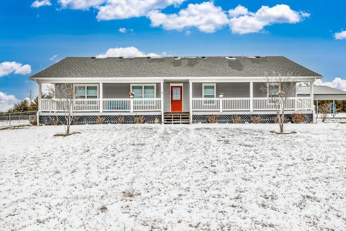 Douglass, Kansas 67039, United States, 3 Bedrooms Bedrooms, ,2 BathroomsBathrooms,Residential,Pending,20390