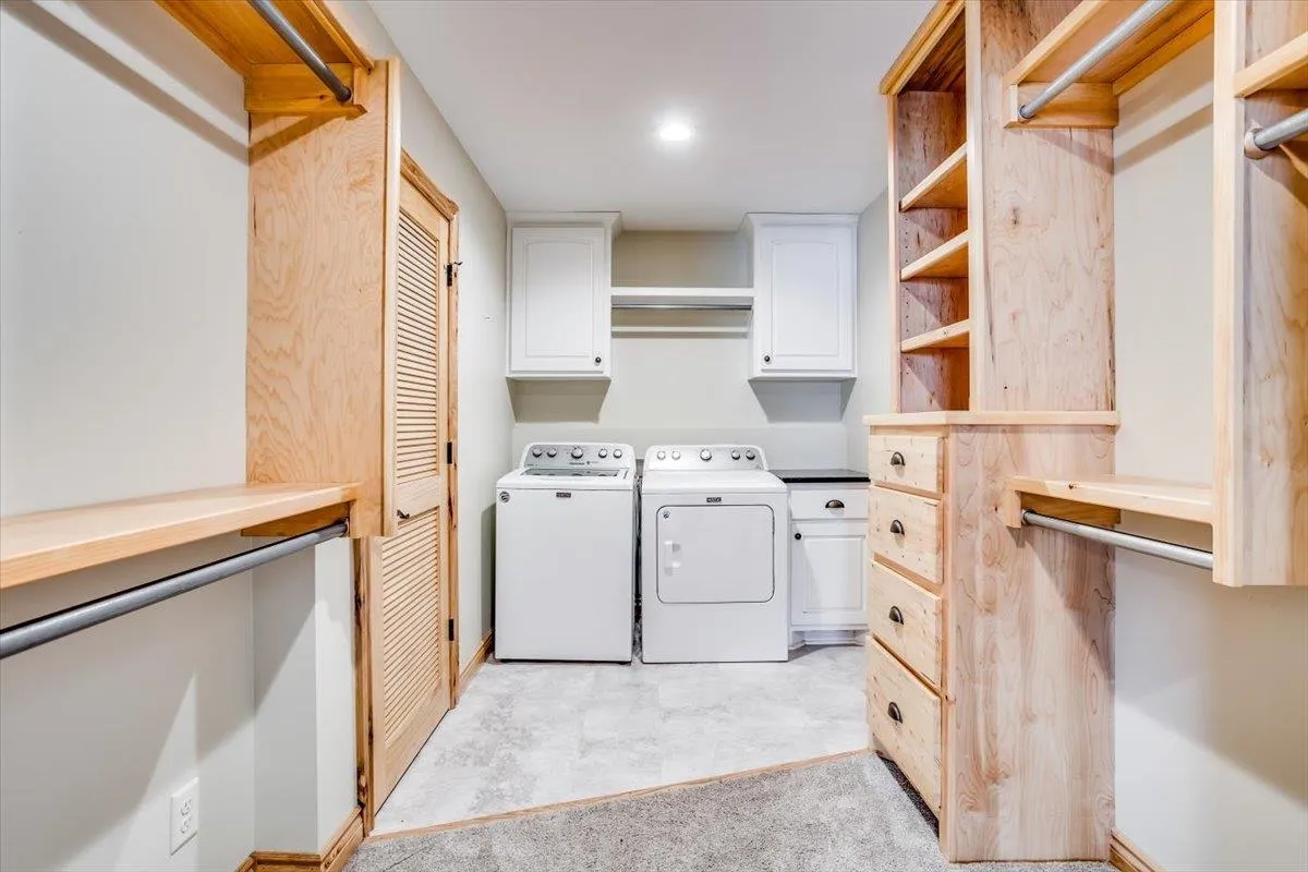 Douglass, Kansas 67039, United States, 3 Bedrooms Bedrooms, ,2 BathroomsBathrooms,Residential,Pending,20390