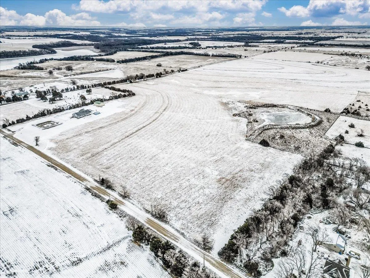 Douglass, Kansas 67039, United States, 3 Bedrooms Bedrooms, ,2 BathroomsBathrooms,Residential,Pending,20390