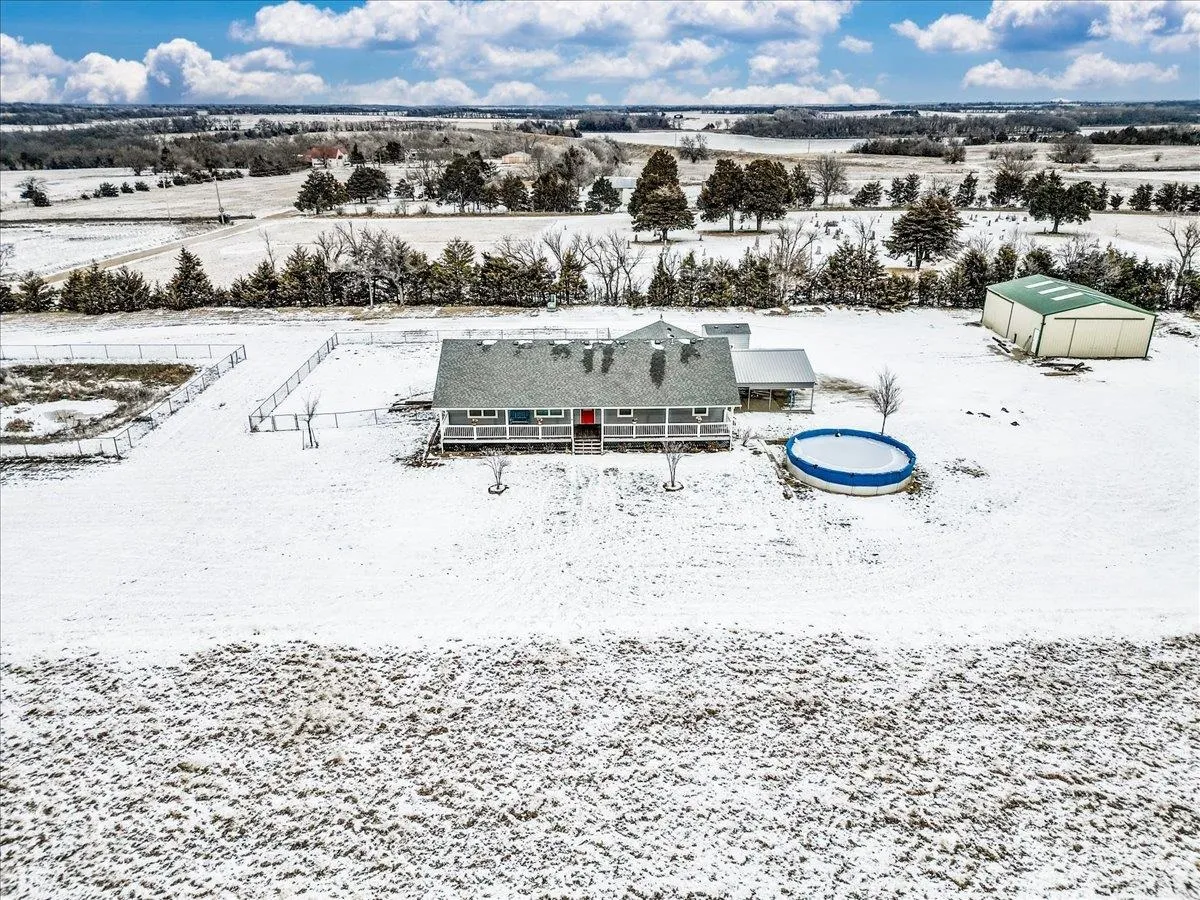 Douglass, Kansas 67039, United States, 3 Bedrooms Bedrooms, ,2 BathroomsBathrooms,Residential,Pending,20390