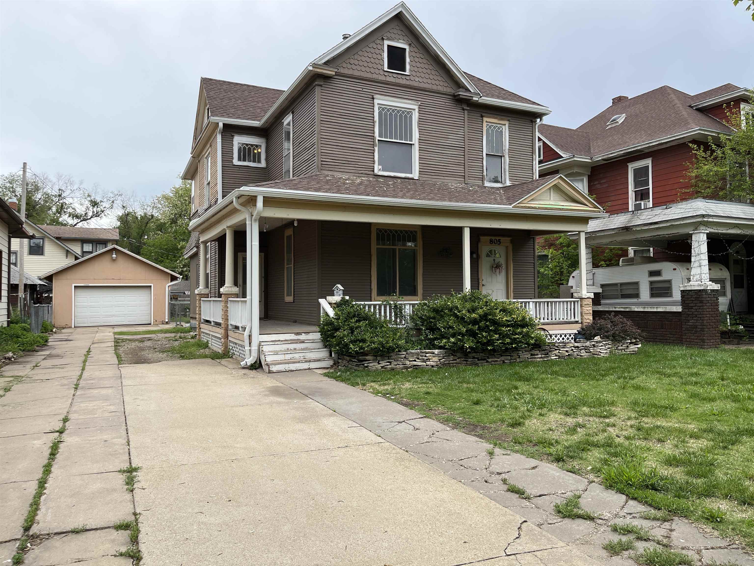 805 W Iron Ave, Salina, Kansas image 1