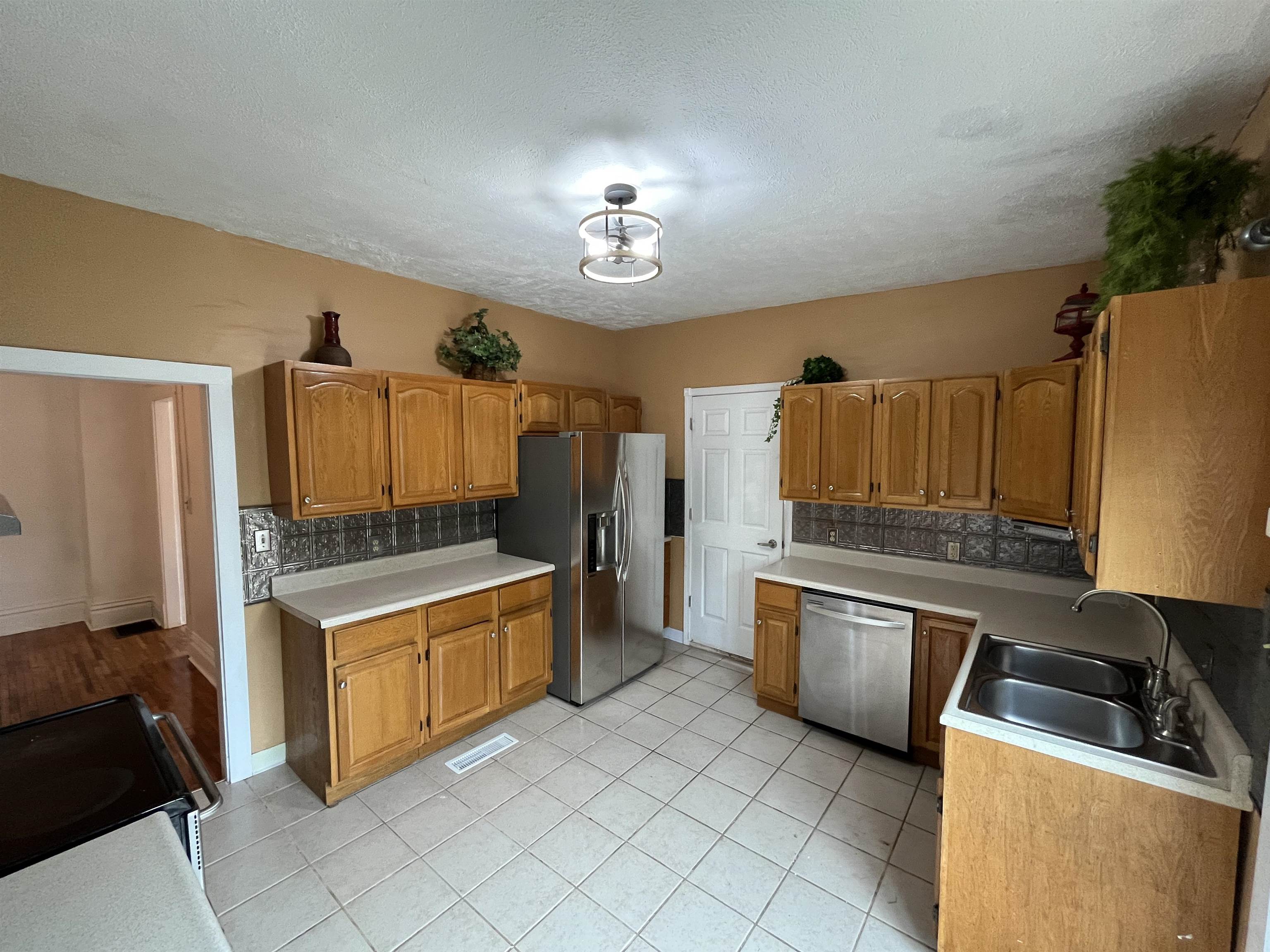 805 W Iron Ave, Salina, Kansas image 13