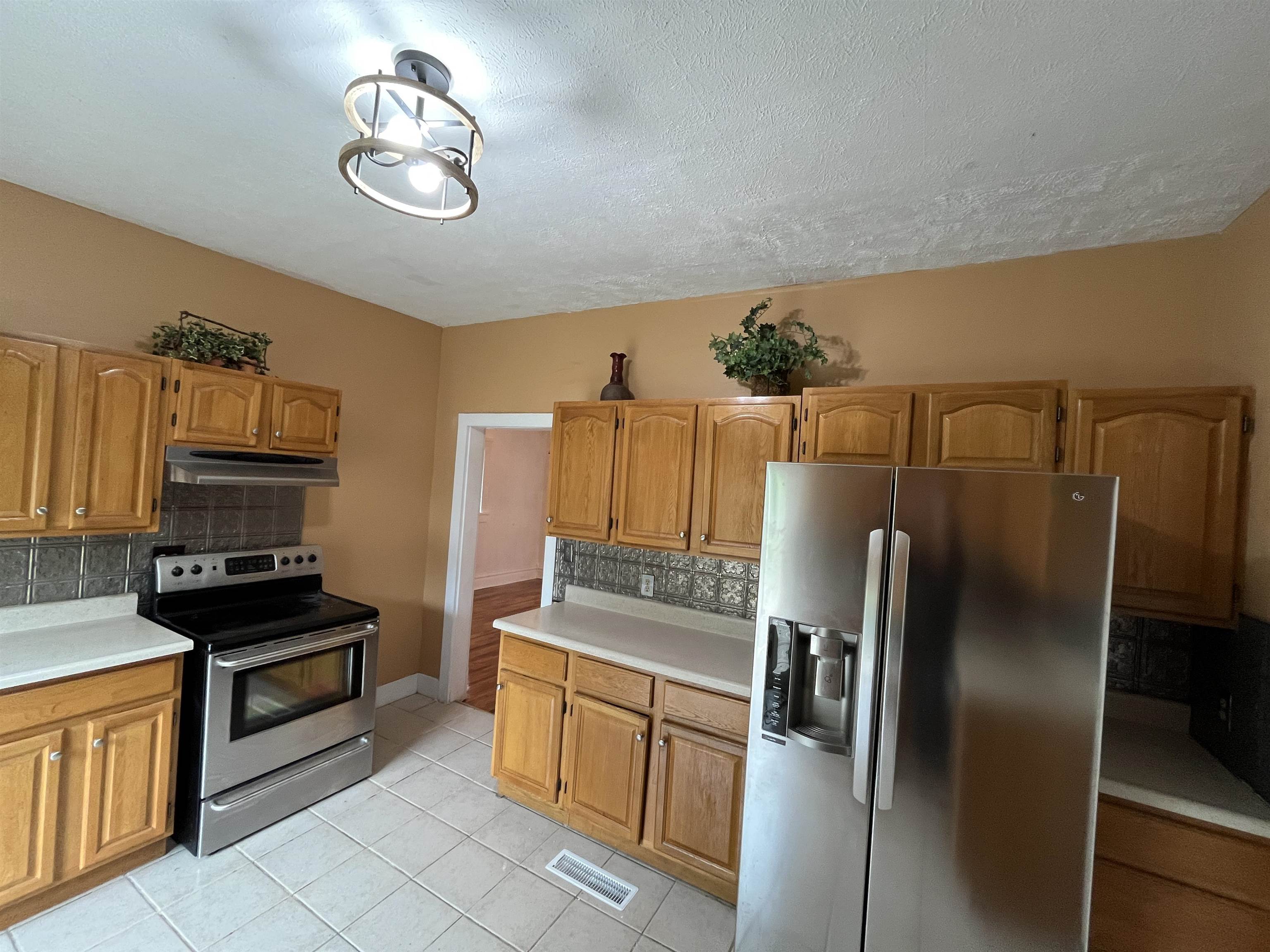 805 W Iron Ave, Salina, Kansas image 14