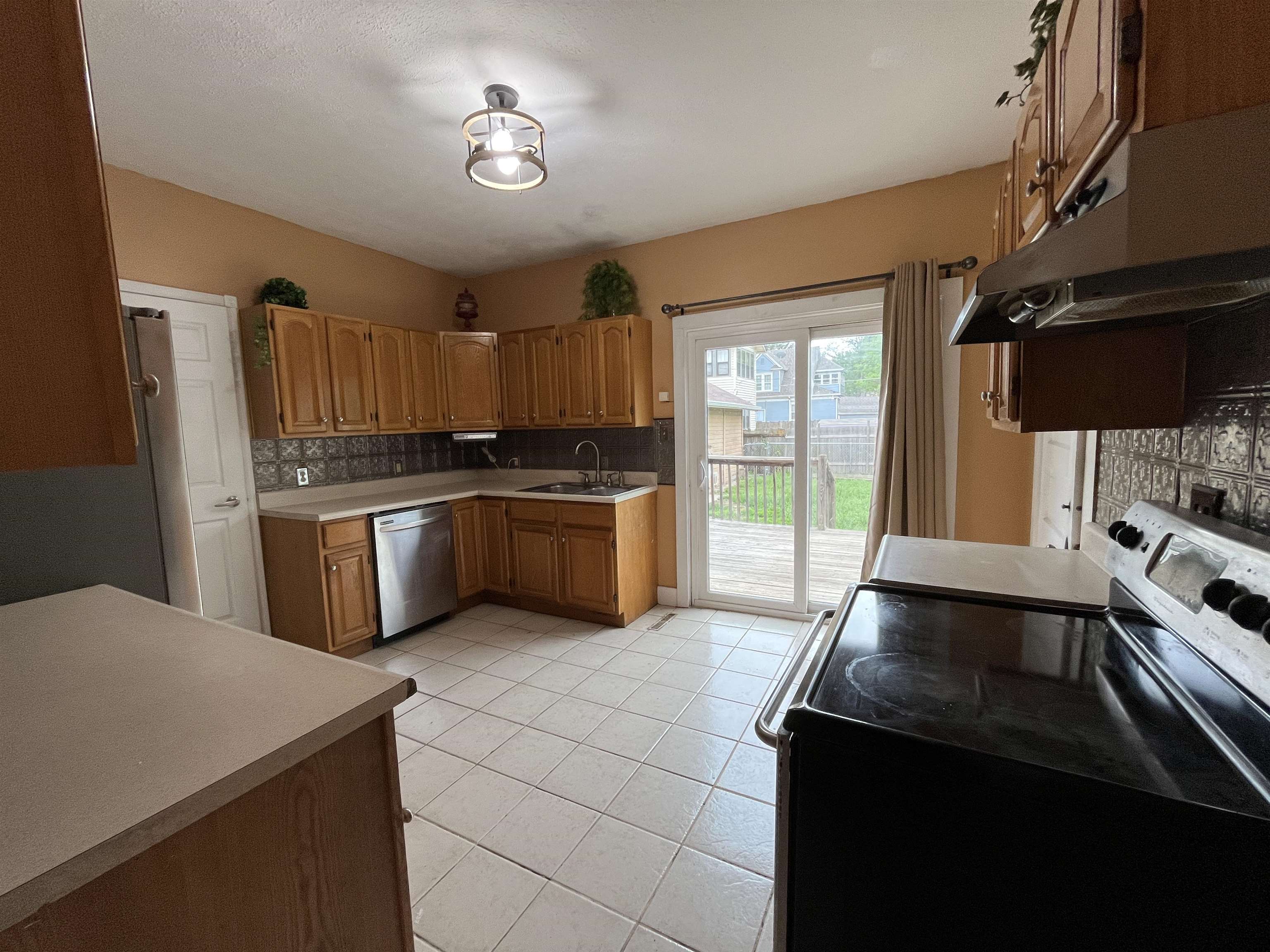 805 W Iron Ave, Salina, Kansas image 12