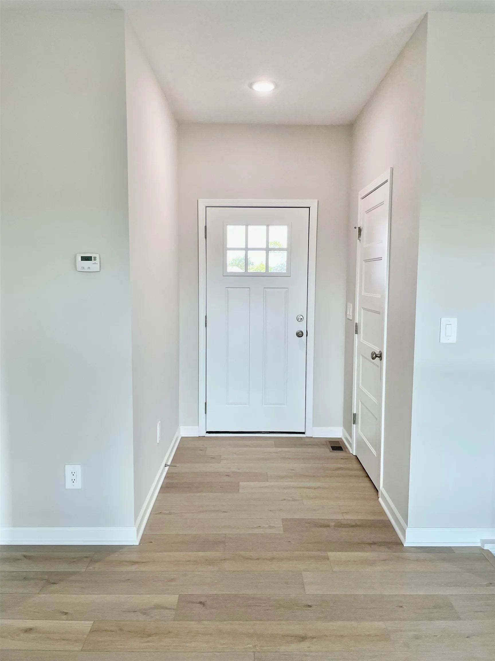 Halstead, Kansas 67056, United States, 3 Bedrooms Bedrooms, ,3 BathroomsBathrooms,Residential,Pending,54375