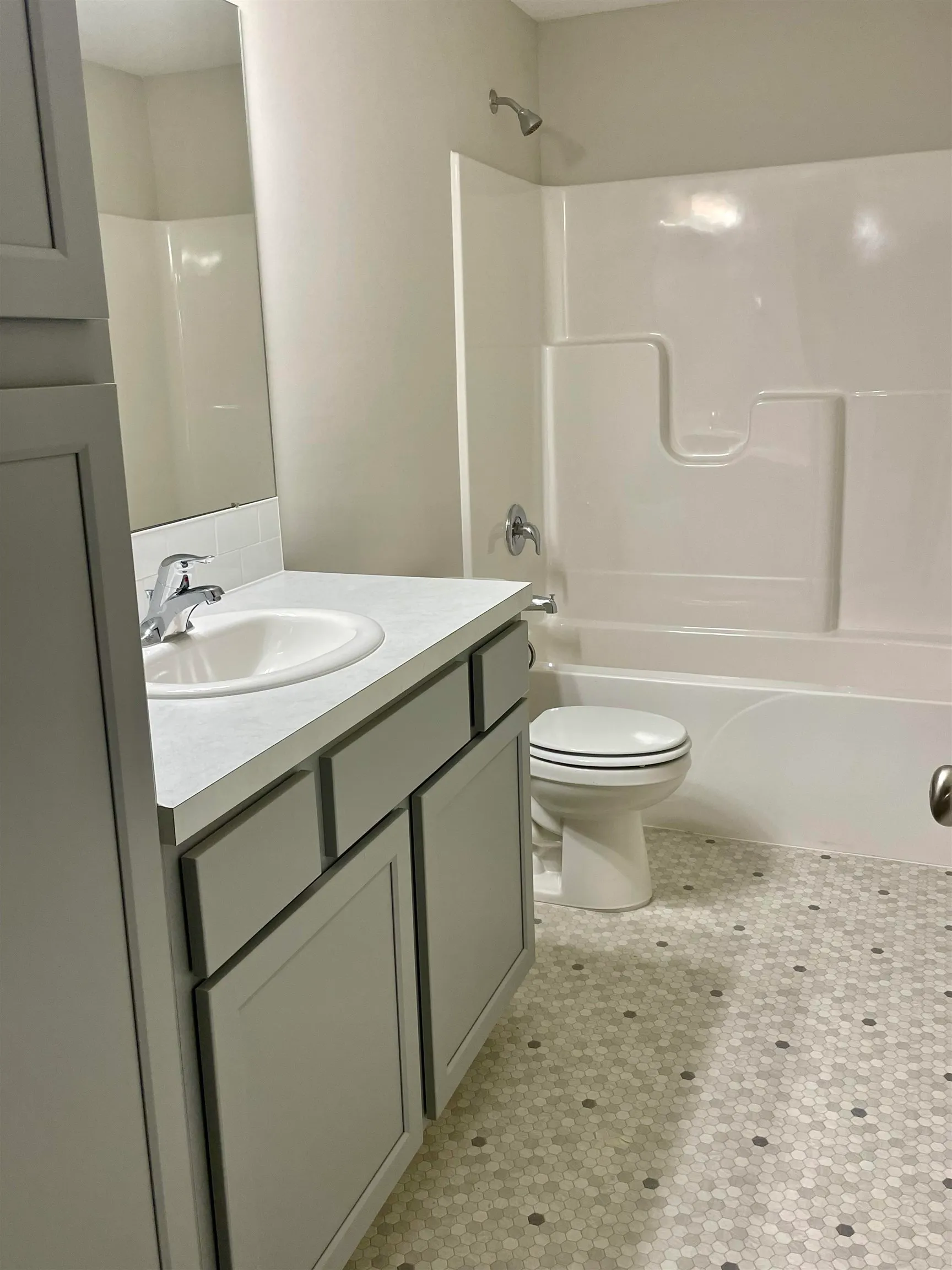 Halstead, Kansas 67056, United States, 3 Bedrooms Bedrooms, ,3 BathroomsBathrooms,Residential,Pending,54375