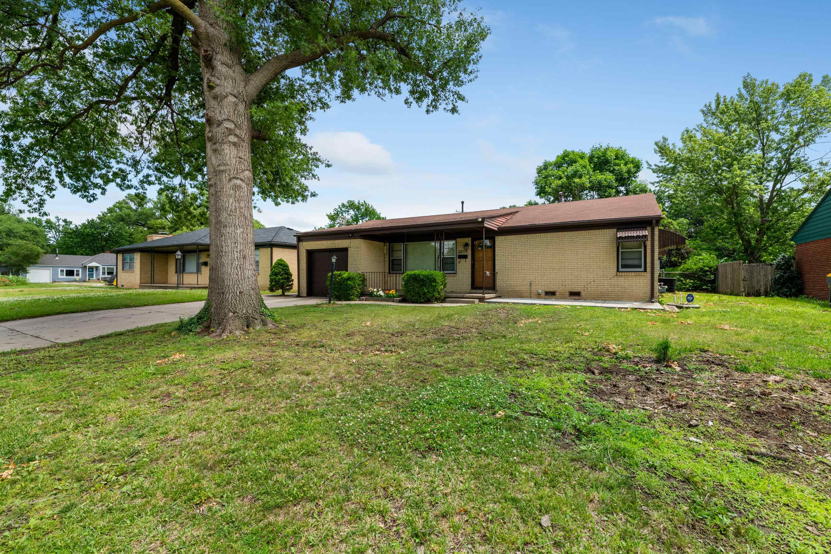 2208 S Fountain St, Wichita, Kansas image 1