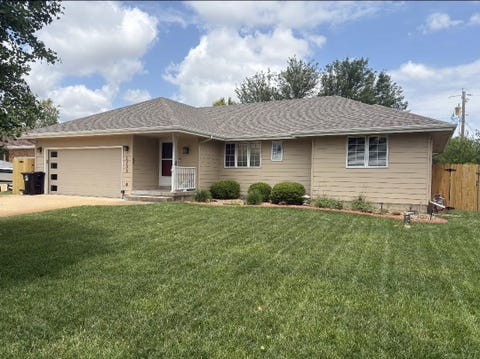 Homes For Sale - 1233 E Republic Ave<br/> Salina, KS 67401