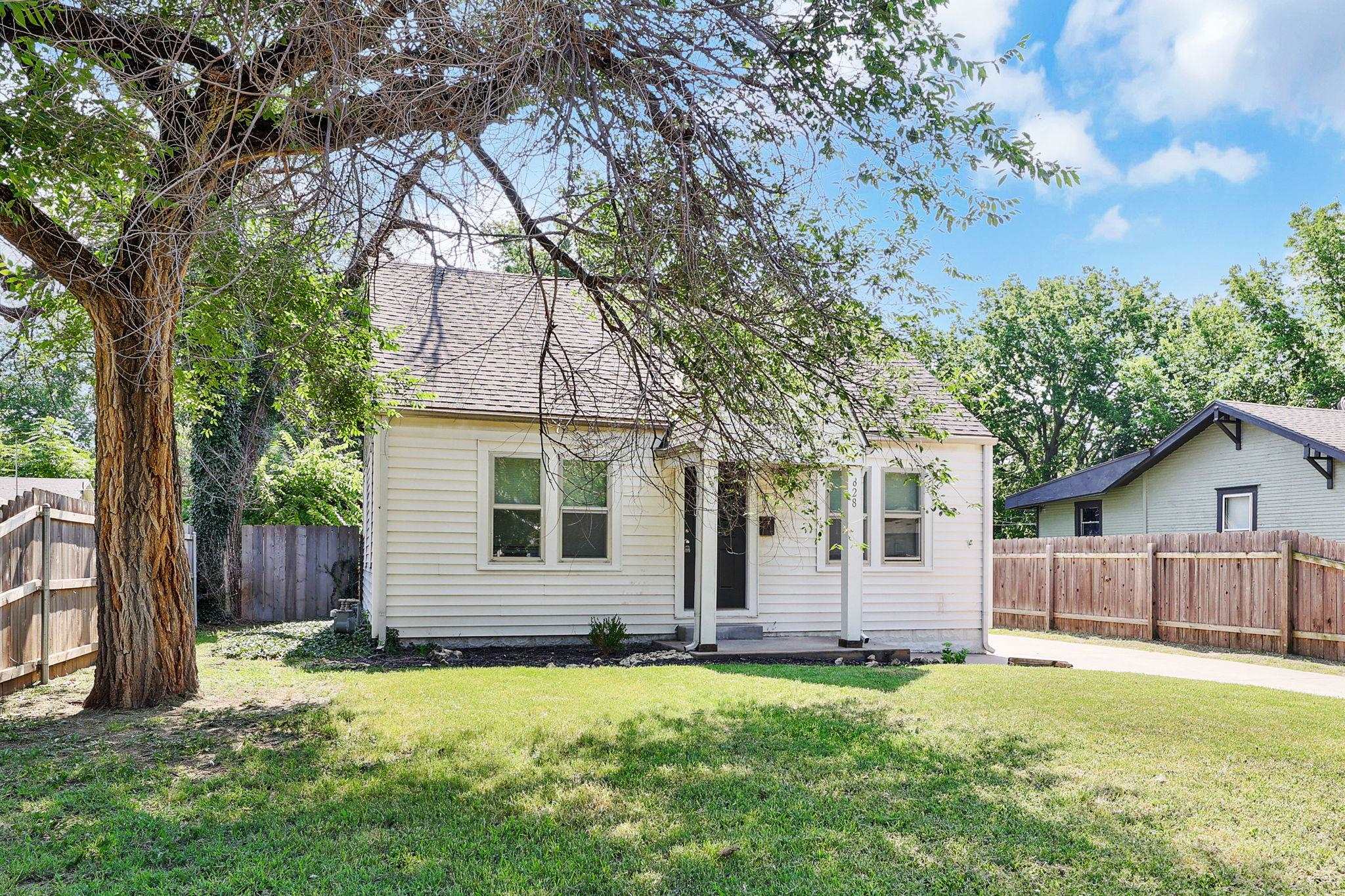 Wichita, Kansas 67211, United States, 2 Bedrooms Bedrooms, ,1 BathroomBathrooms,Residential,Pending,52576