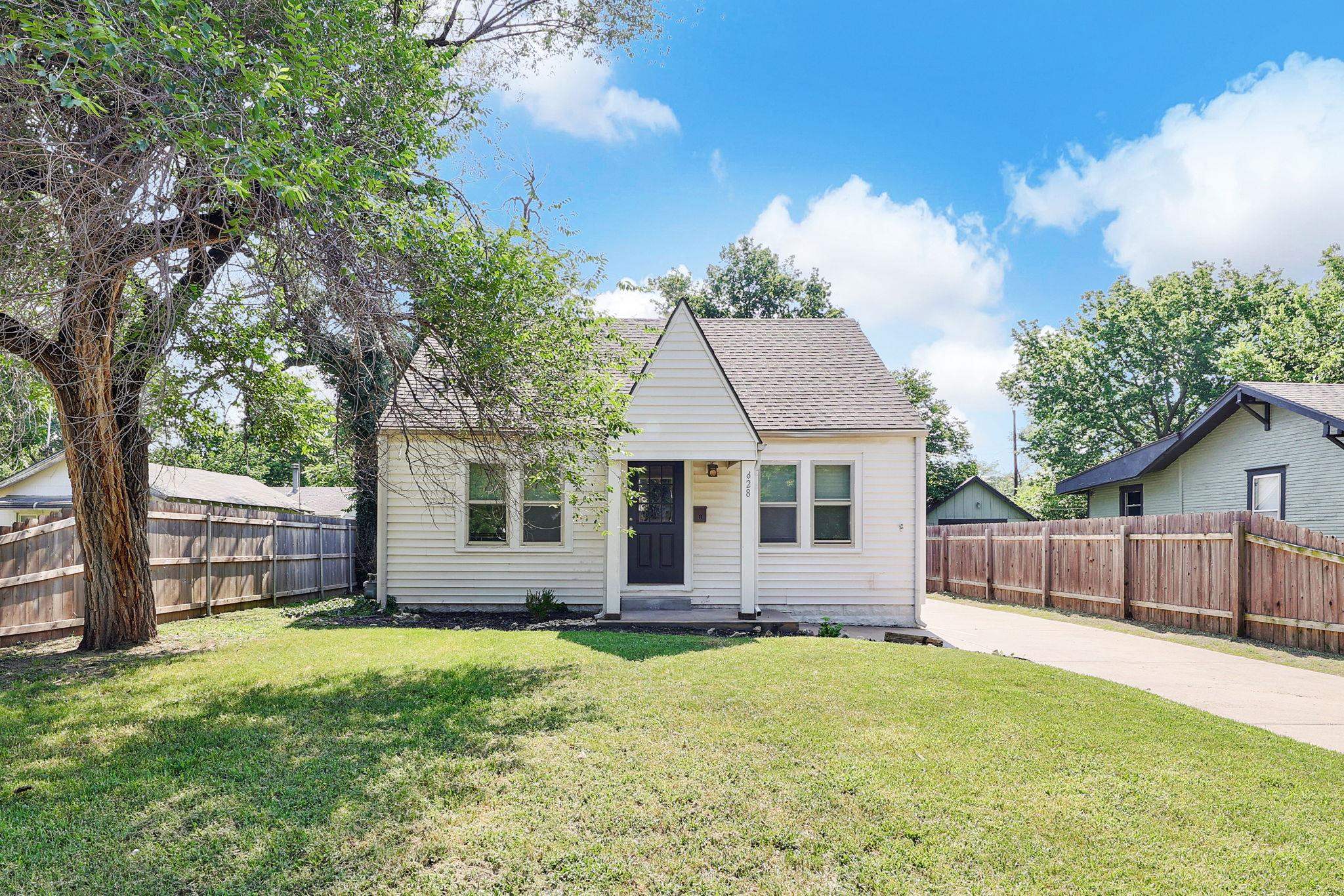 Wichita, Kansas 67211, United States, 2 Bedrooms Bedrooms, ,1 BathroomBathrooms,Residential,Pending,52576