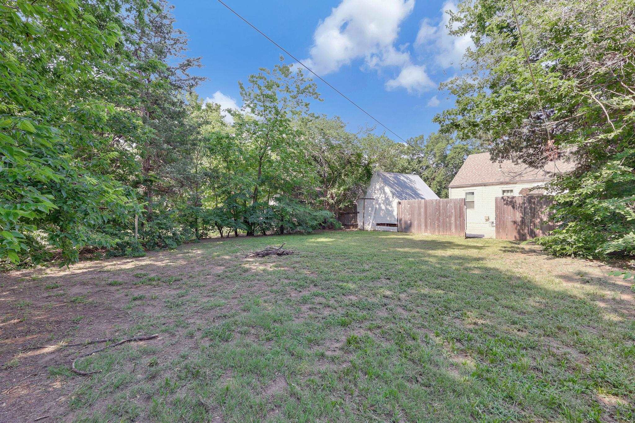 Wichita, Kansas 67211, United States, 2 Bedrooms Bedrooms, ,1 BathroomBathrooms,Residential,Pending,52576