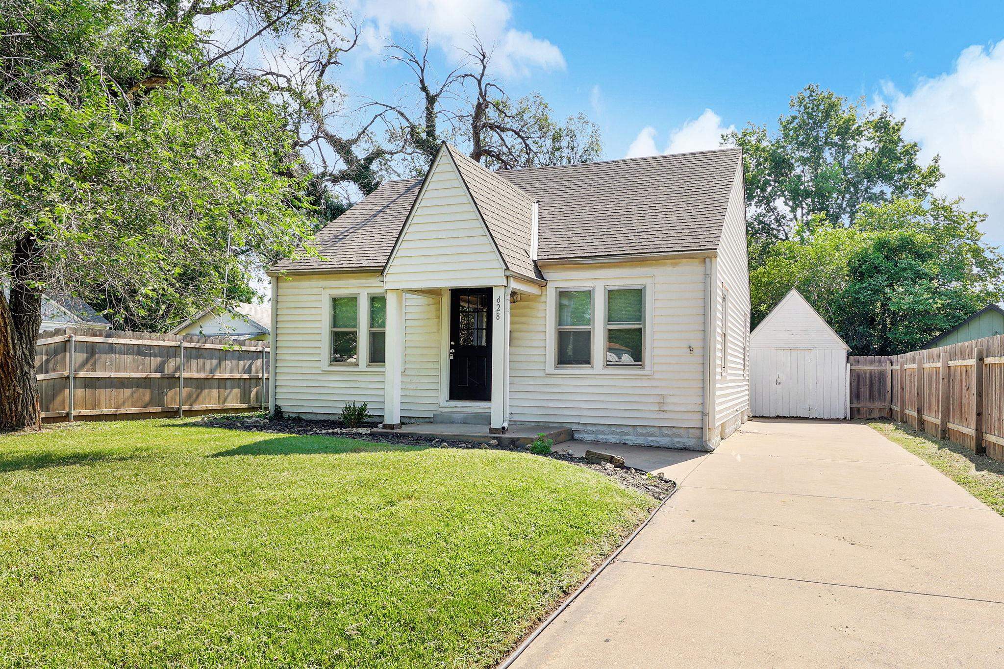 Wichita, Kansas 67211, United States, 2 Bedrooms Bedrooms, ,1 BathroomBathrooms,Residential,Pending,52576