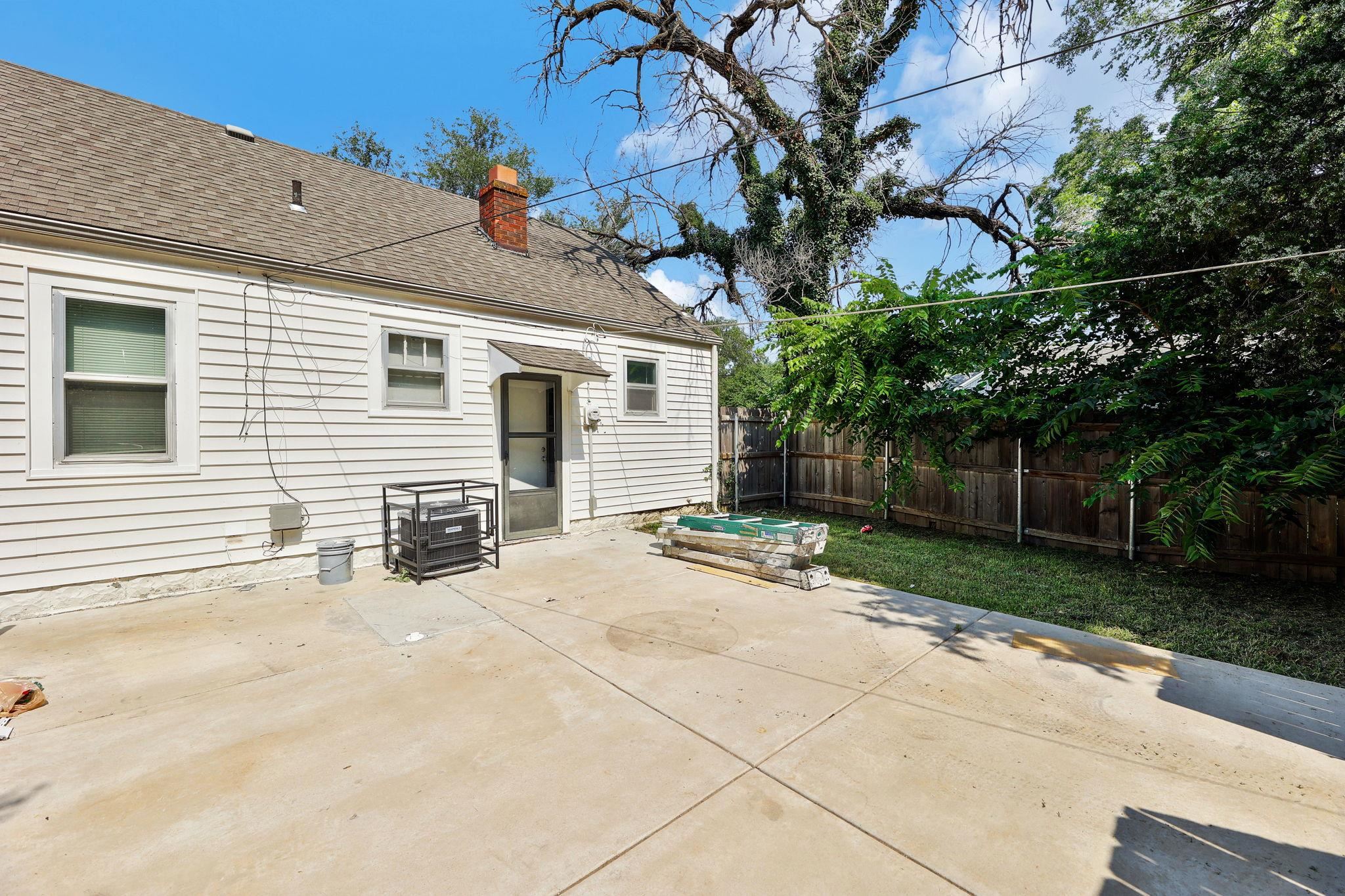 Wichita, Kansas 67211, United States, 2 Bedrooms Bedrooms, ,1 BathroomBathrooms,Residential,Pending,52576