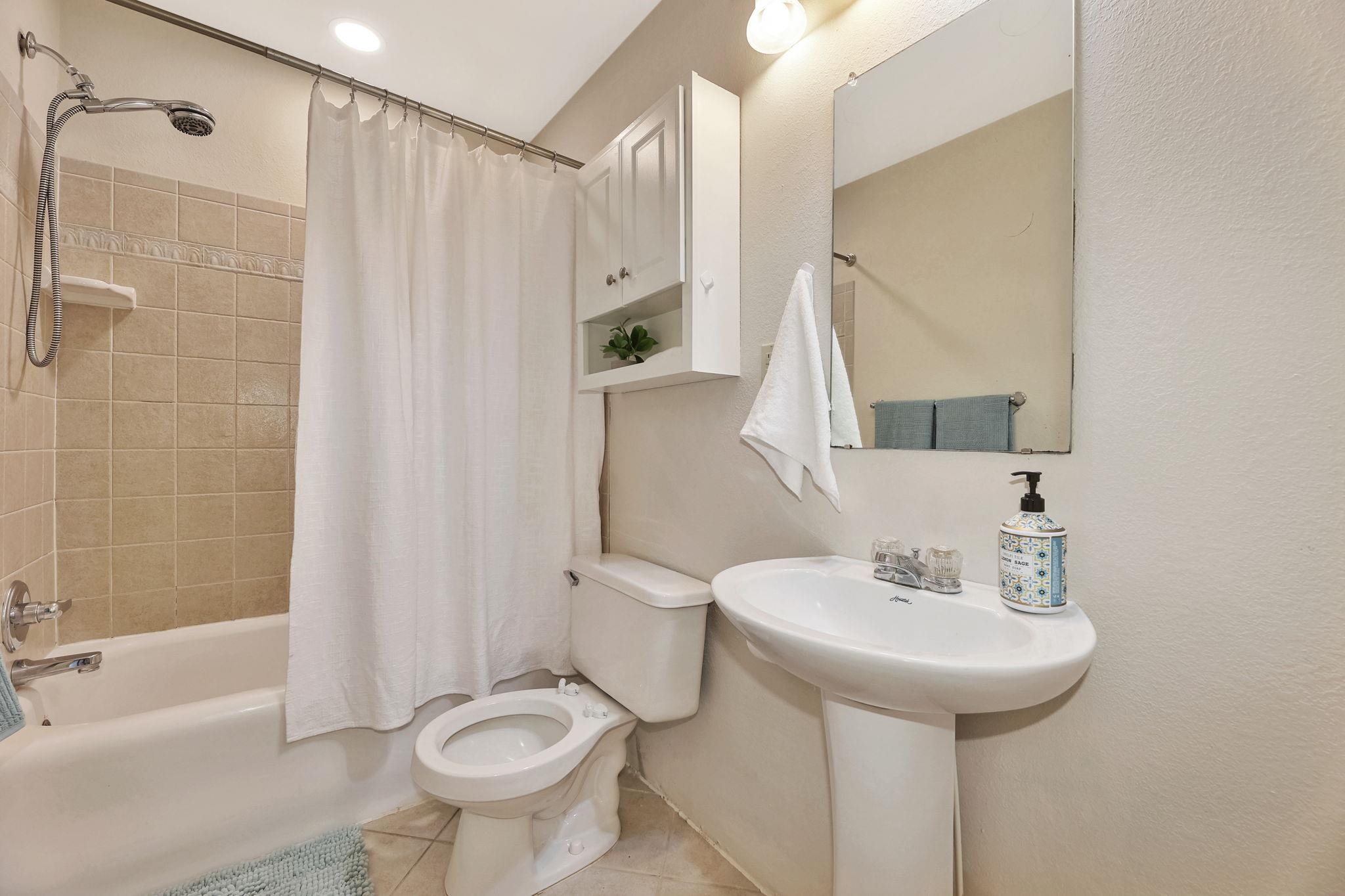 Wichita, Kansas 67211, United States, 2 Bedrooms Bedrooms, ,1 BathroomBathrooms,Residential,Pending,52576