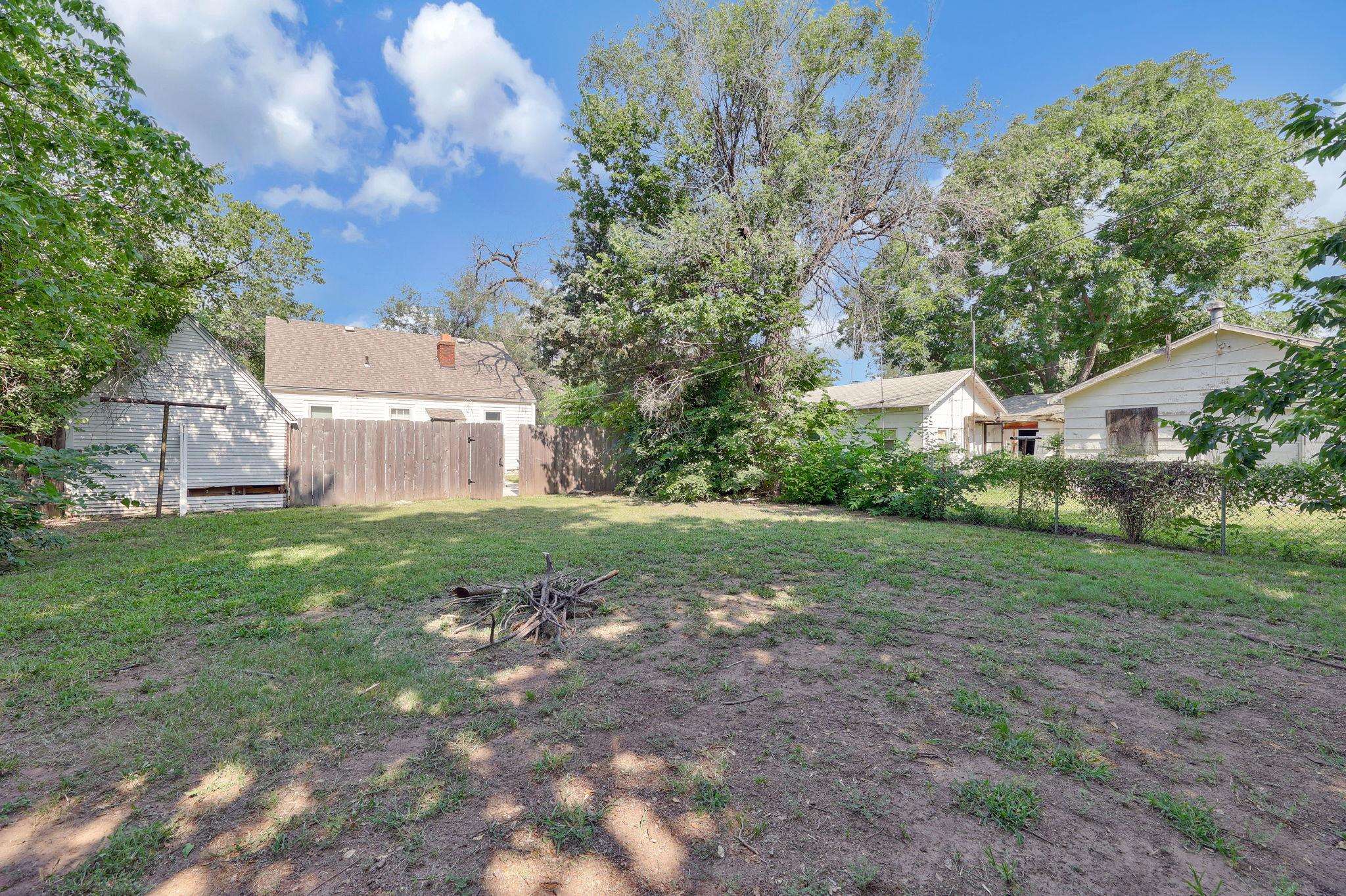 Wichita, Kansas 67211, United States, 2 Bedrooms Bedrooms, ,1 BathroomBathrooms,Residential,Pending,52576