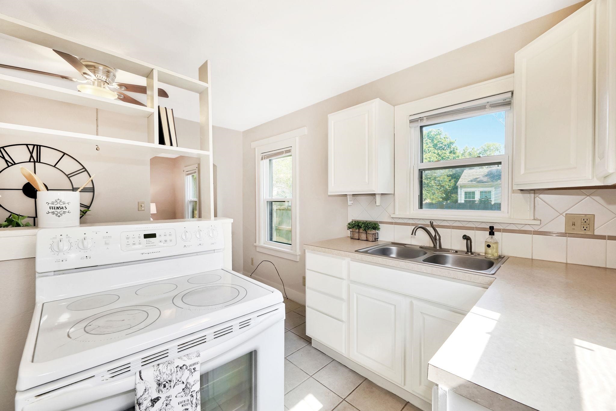 Wichita, Kansas 67211, United States, 2 Bedrooms Bedrooms, ,1 BathroomBathrooms,Residential,Pending,52576