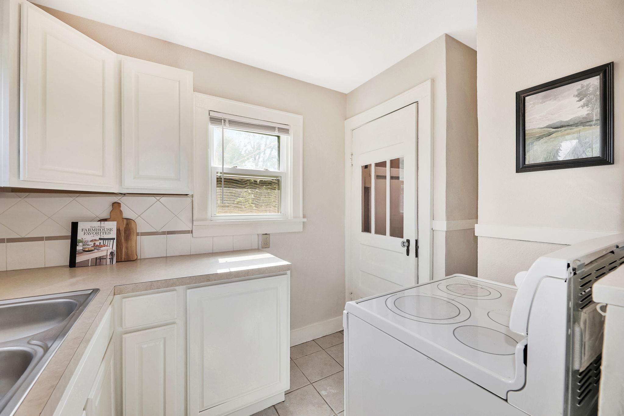 Wichita, Kansas 67211, United States, 2 Bedrooms Bedrooms, ,1 BathroomBathrooms,Residential,Pending,52576