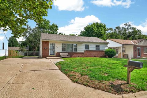 Homes For Sale - 130 E Springdale St<br/> Sedgwick County, Derby, KS 67037