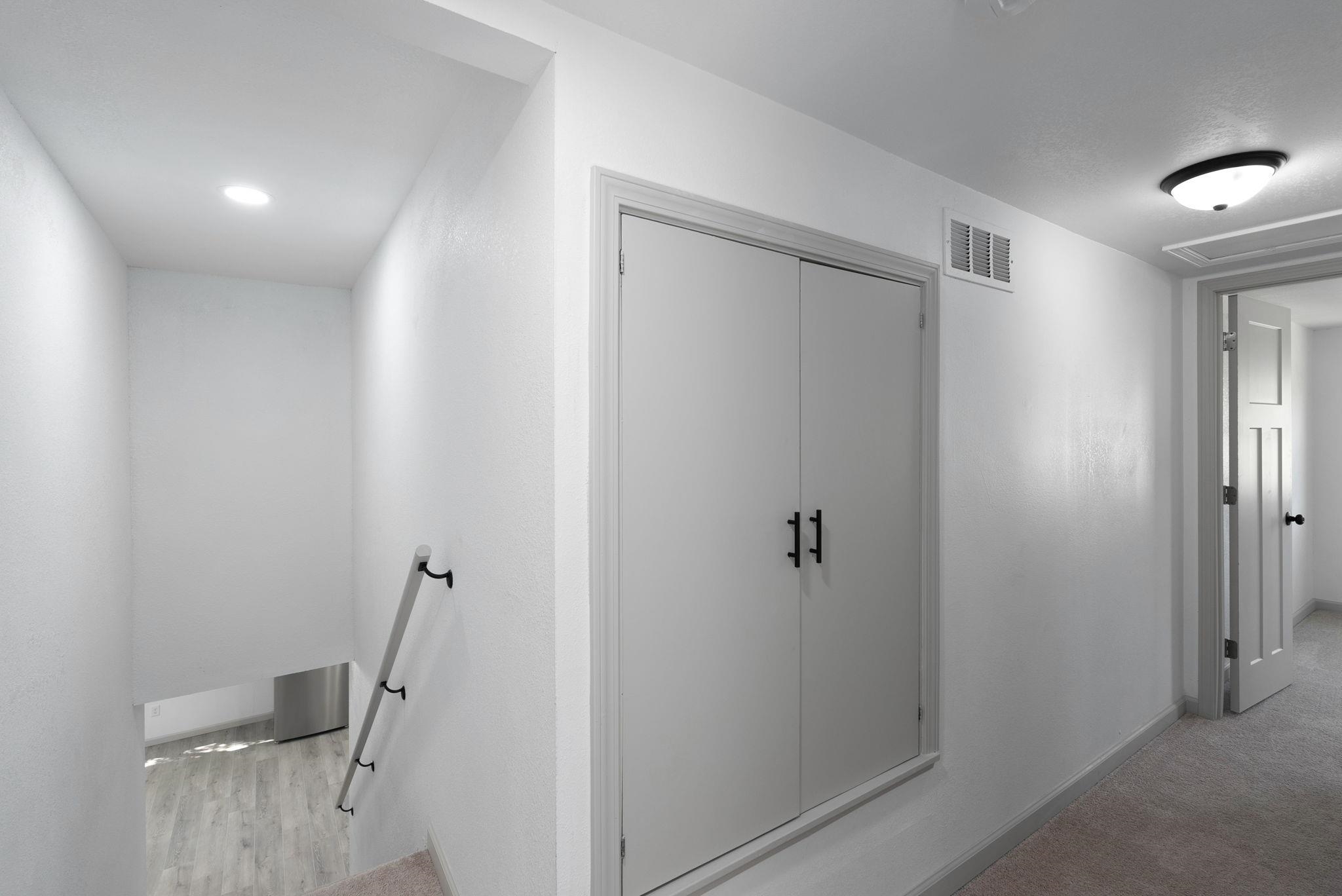 Newton, Kansas 67114, United States, 3 Bedrooms Bedrooms, ,2 BathroomsBathrooms,Residential,Pending,59321