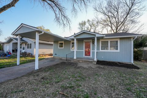 Homes For Sale - 1216 N Spencer Dr<br/> Augusta, KS 67010