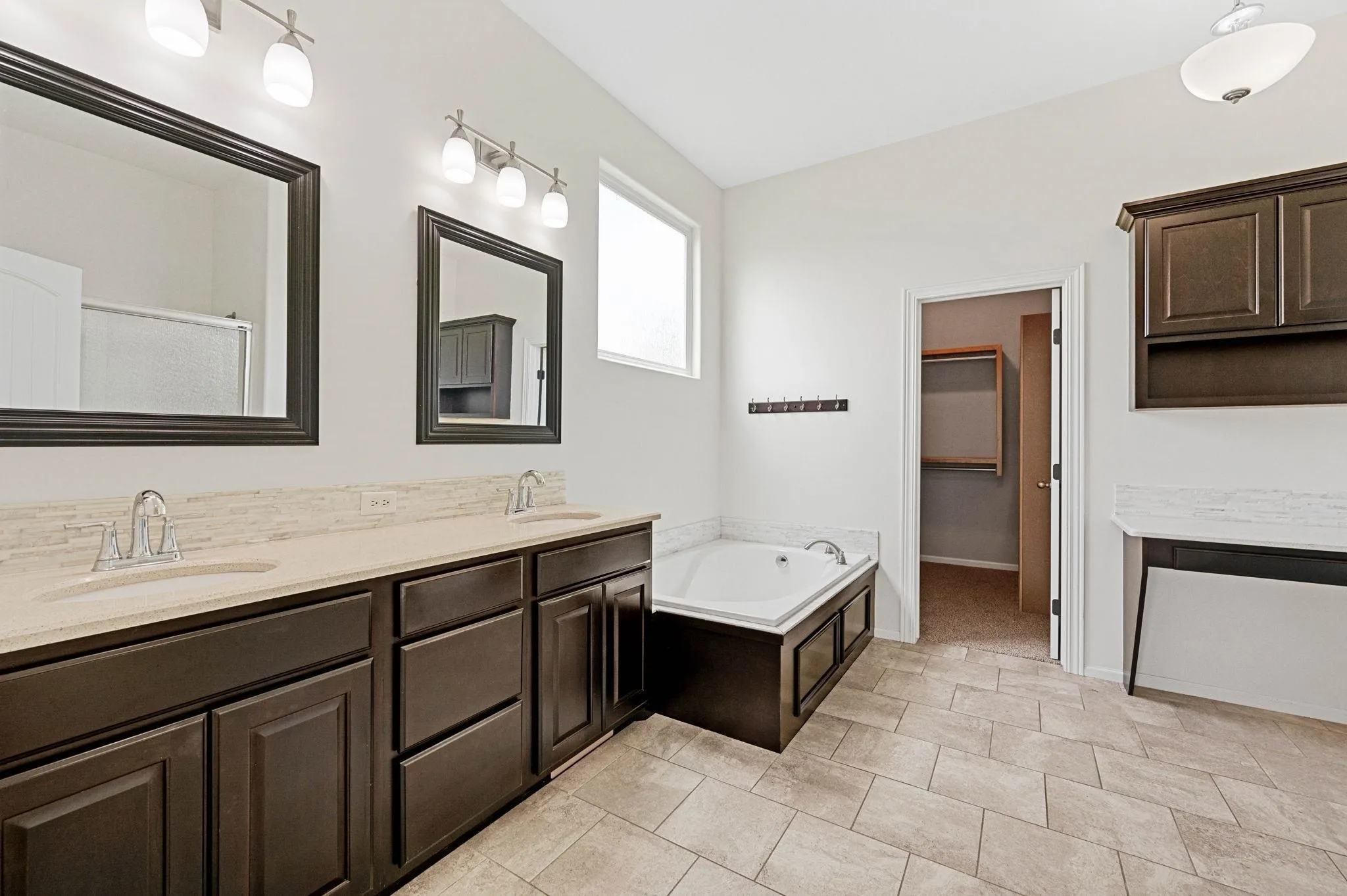 Andover, Kansas 67002, United States, 5 Bedrooms Bedrooms, ,3 BathroomsBathrooms,Residential,Active,166893