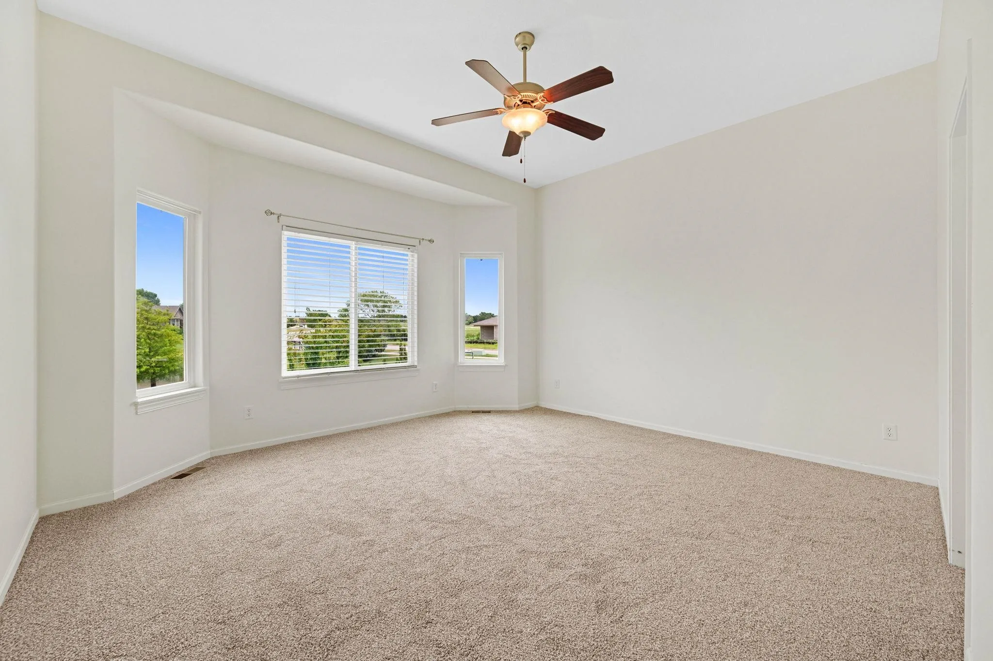 Andover, Kansas 67002, United States, 5 Bedrooms Bedrooms, ,3 BathroomsBathrooms,Residential,Active,166893