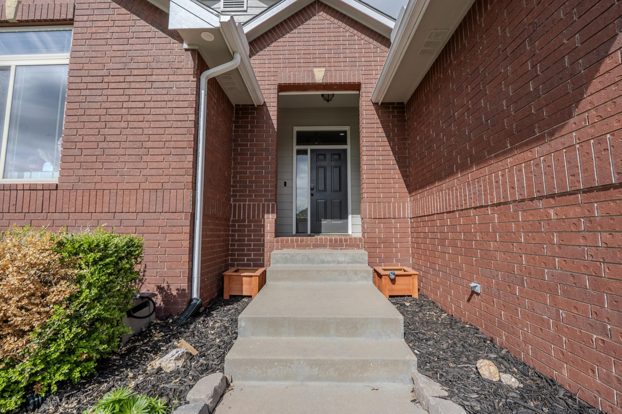 1321 S Ravenwood Ct, Derby, Kansas image 2