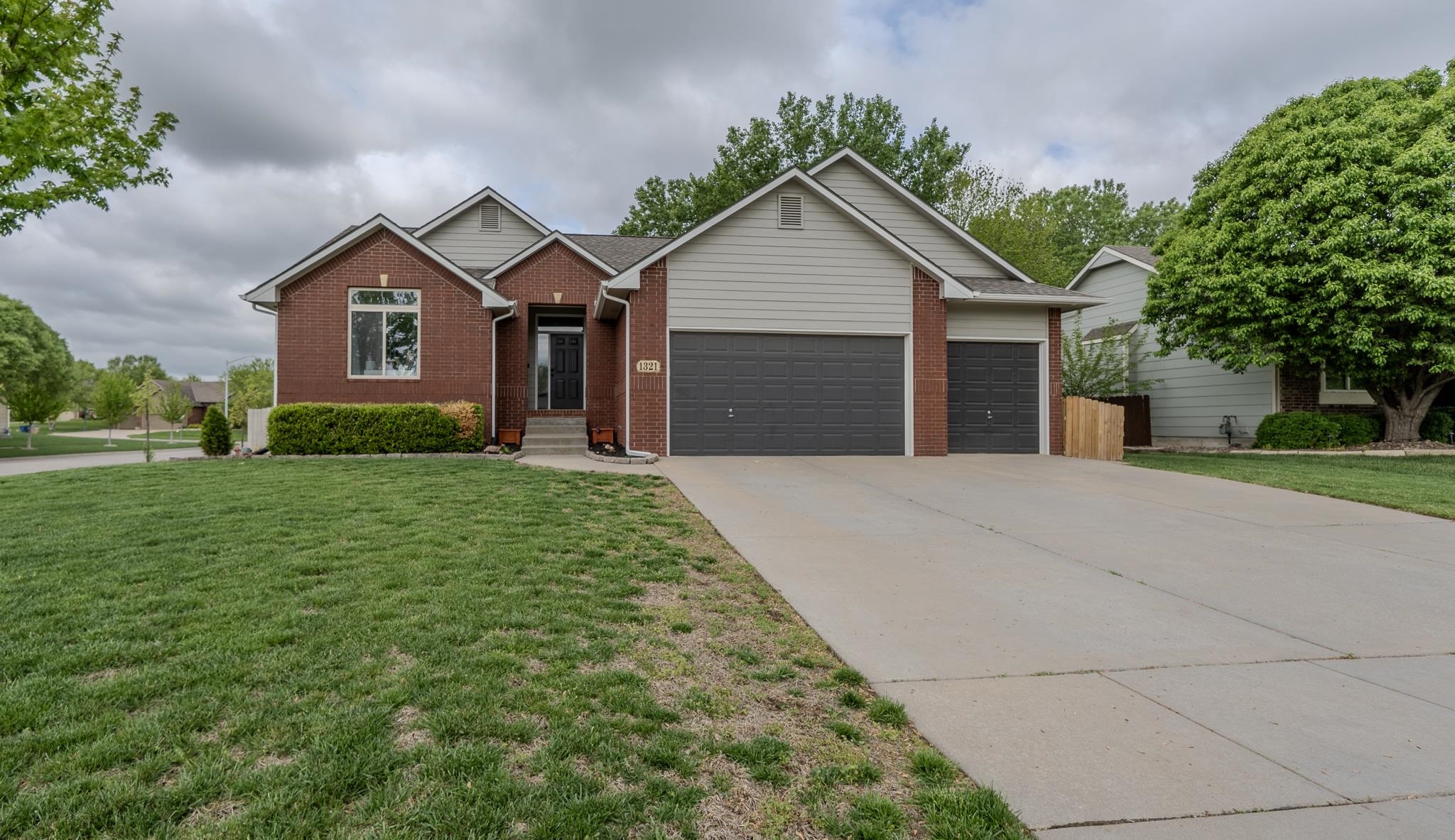 1321 S Ravenwood Ct, Derby, Kansas image 1