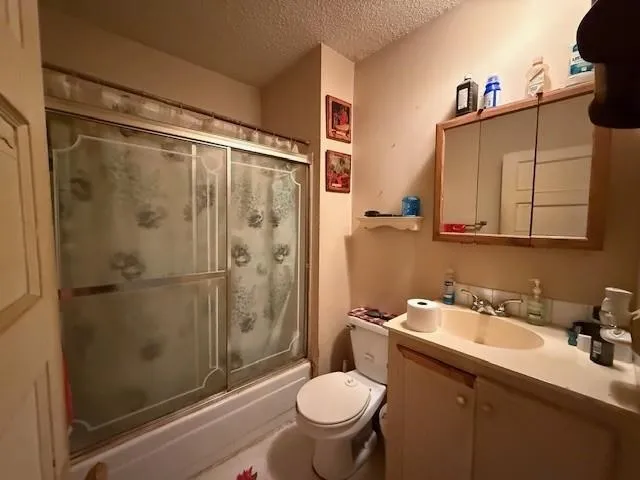 Winfield, Kansas 67156, United States, 2 Bedrooms Bedrooms, ,1 BathroomBathrooms,Residential,Active,214190