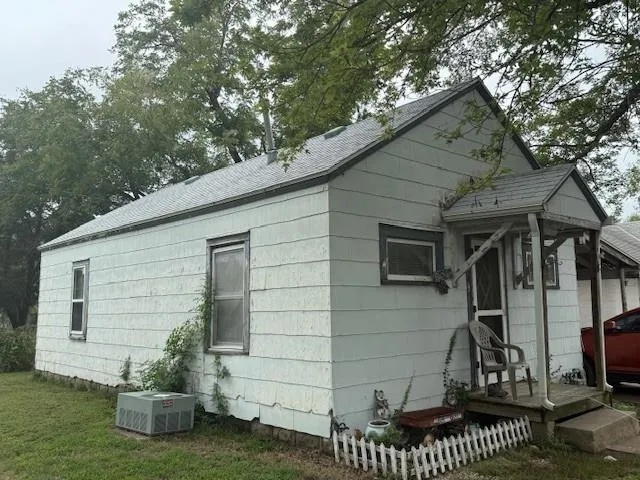 Winfield, Kansas 67156, United States, 2 Bedrooms Bedrooms, ,1 BathroomBathrooms,Residential,Active,214190