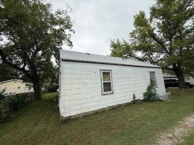 Winfield, Kansas 67156, United States, 2 Bedrooms Bedrooms, ,1 BathroomBathrooms,Residential,Active,214190