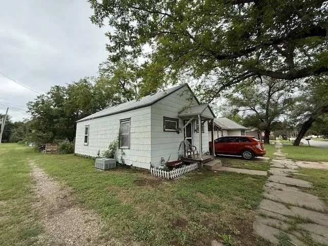 Winfield, Kansas 67156, United States, 2 Bedrooms Bedrooms, ,1 BathroomBathrooms,Residential,Active,214190