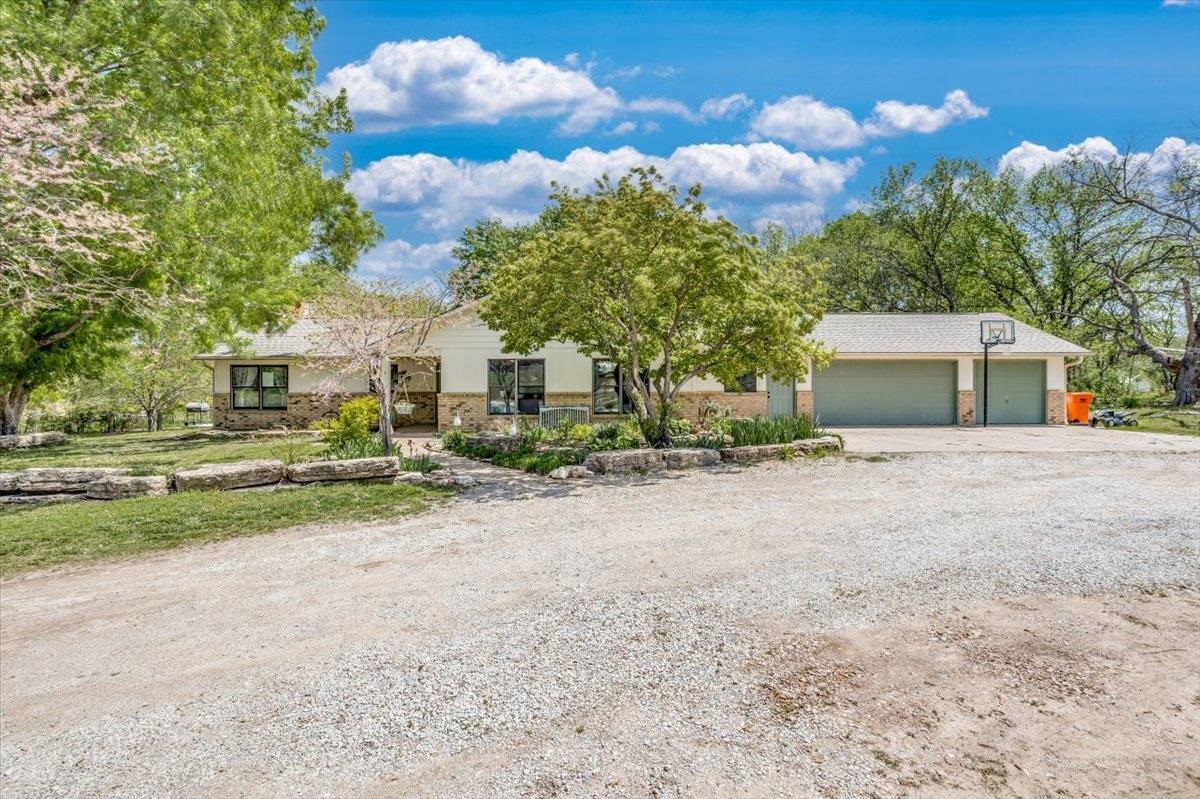 4210 Meadowbrook Ln, Winfield, Kansas image 1