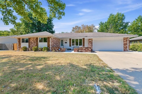 Homes For Sale - 1939 N Farmstead St<br/> Wichita, KS 67208