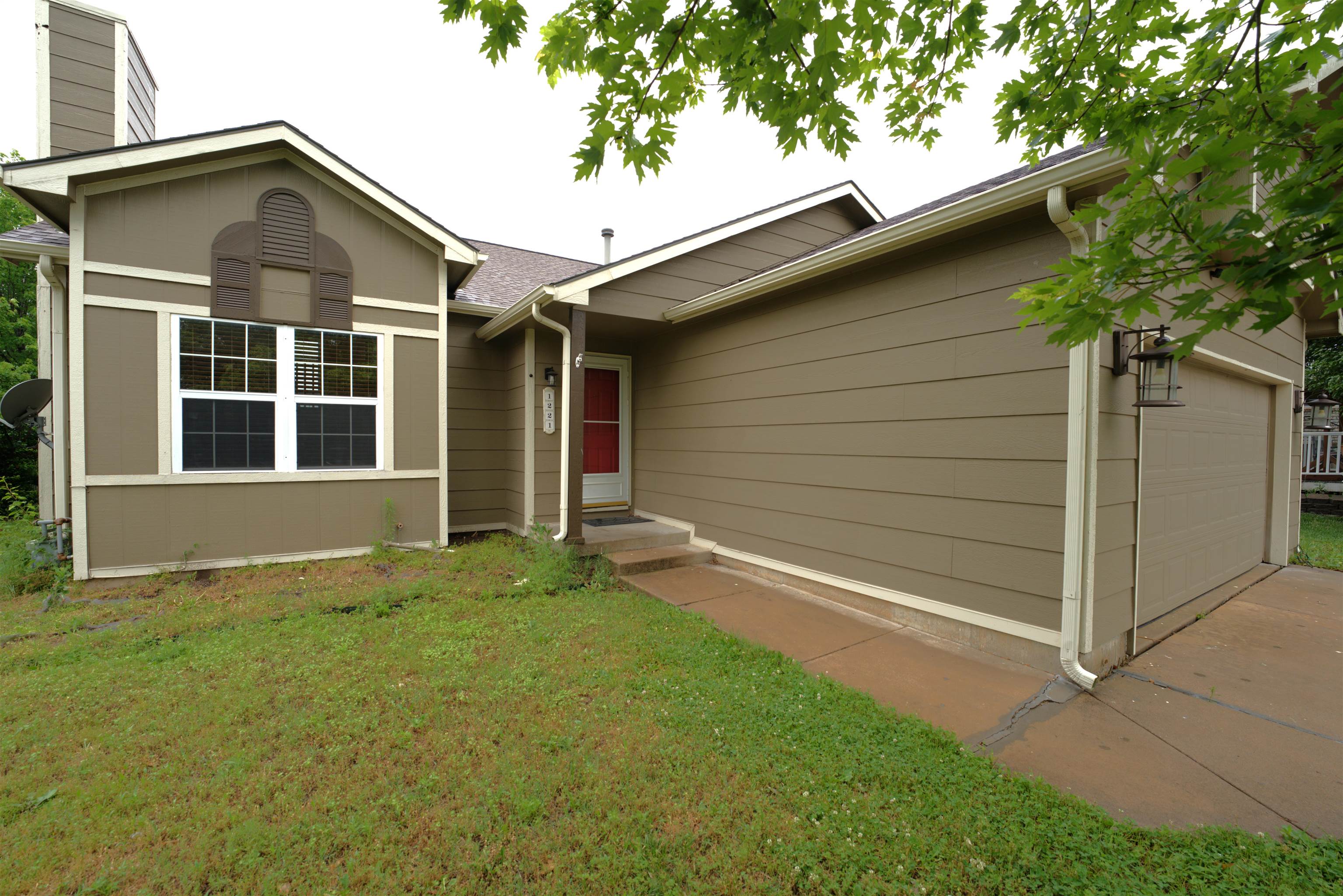 1221 S Fox Run, Wichita, Kansas image 2