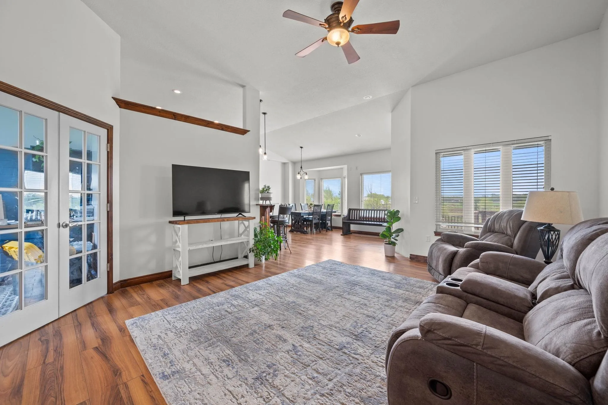 Sedgwick, Kansas 67135, United States, 5 Bedrooms Bedrooms, ,3 BathroomsBathrooms,Residential,Active,118584