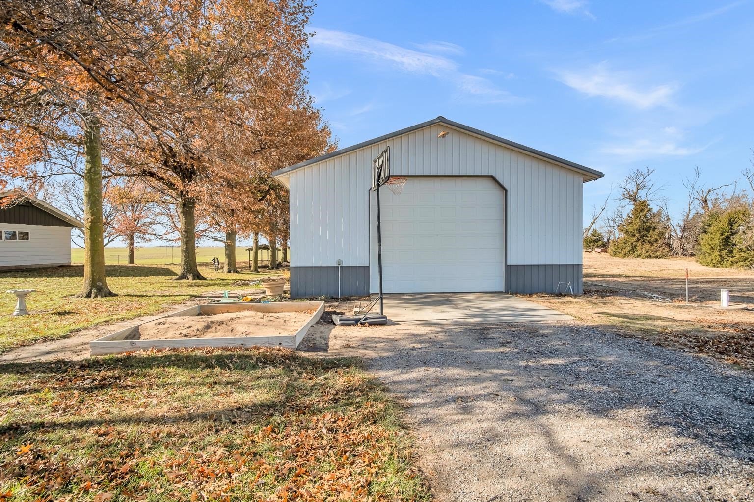 843 N Chisholm Trail, Newton, Kansas image 33