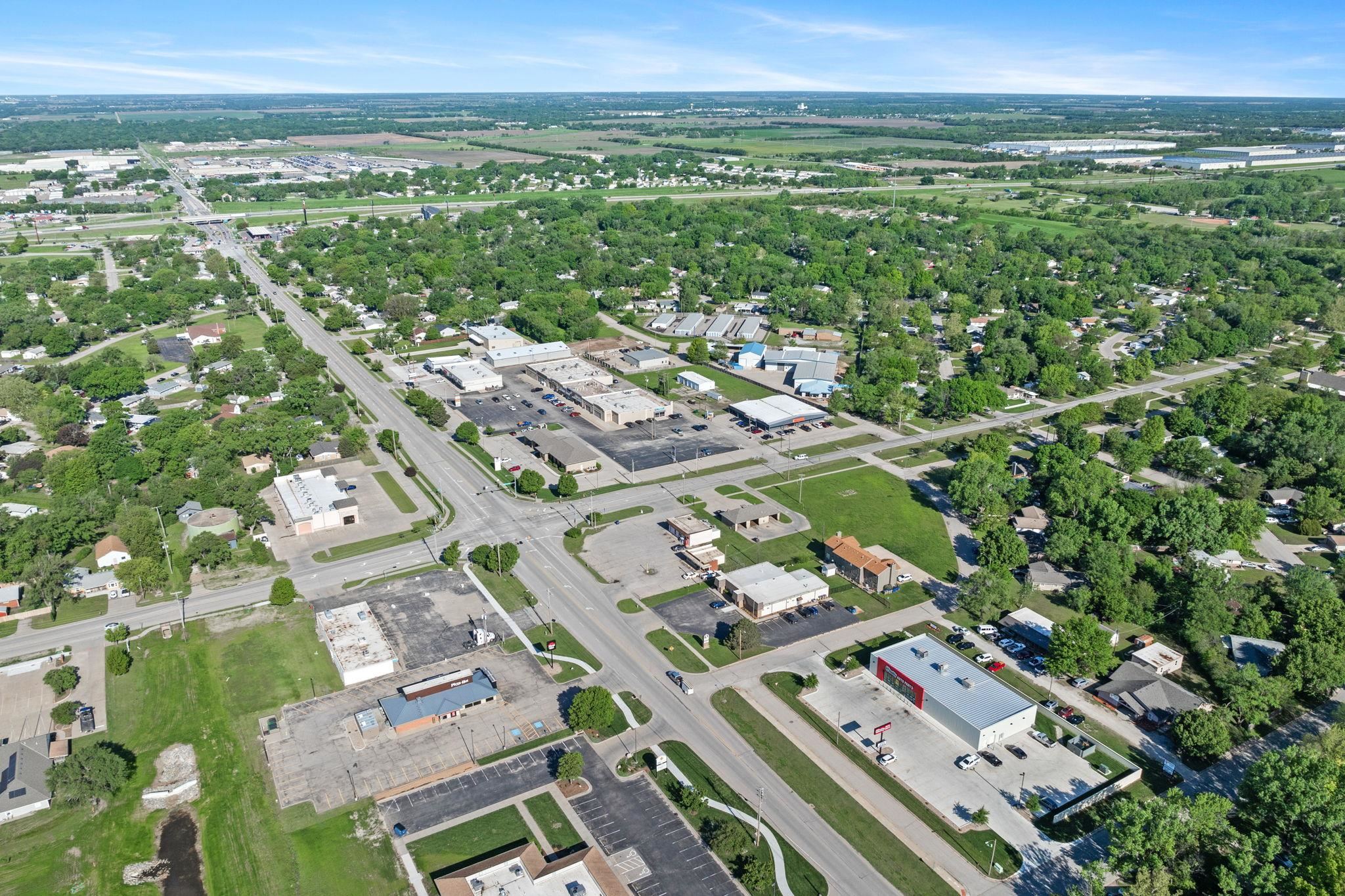 1526 E Evanston St, Park City, Kansas image 34