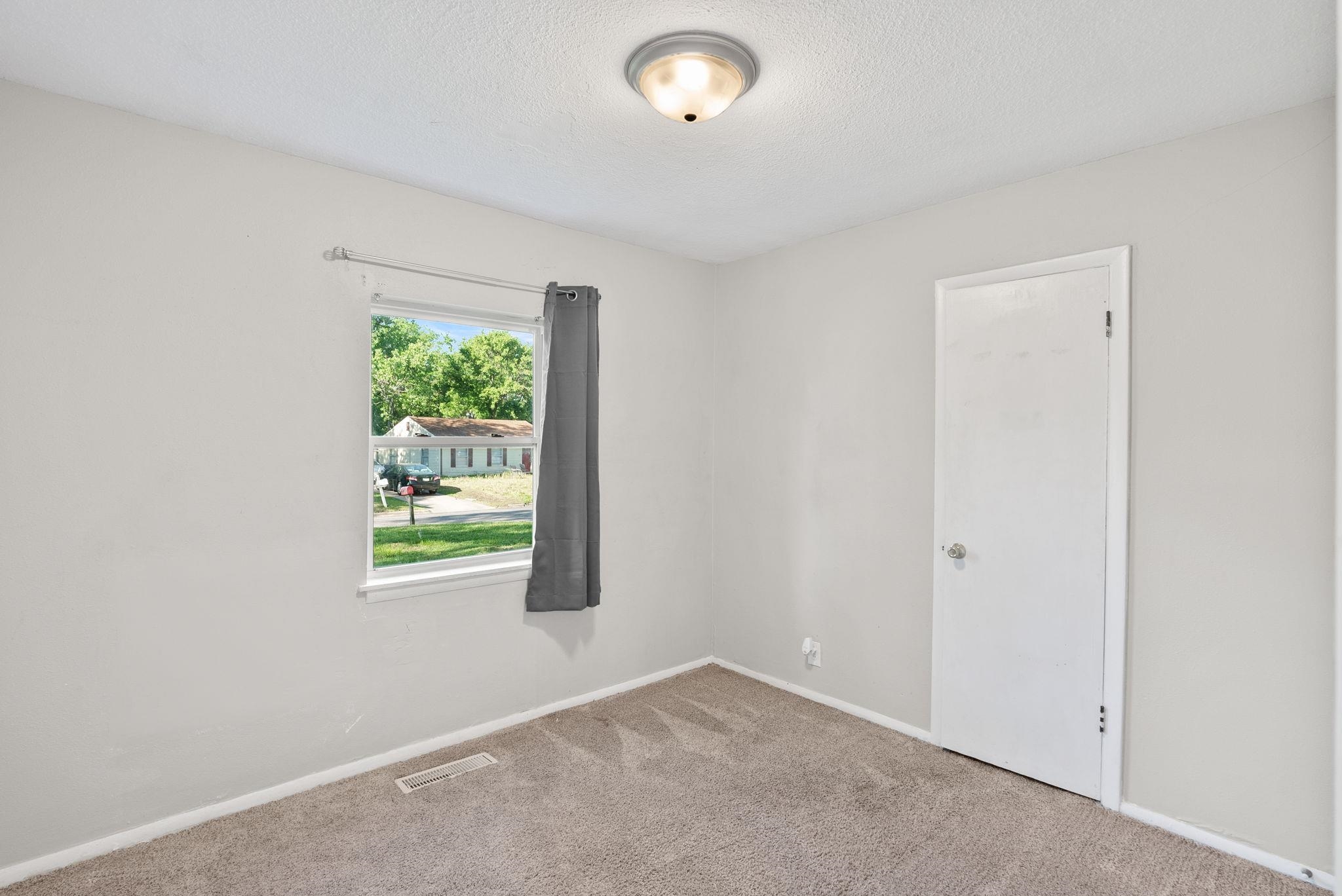 1526 E Evanston St, Park City, Kansas image 23