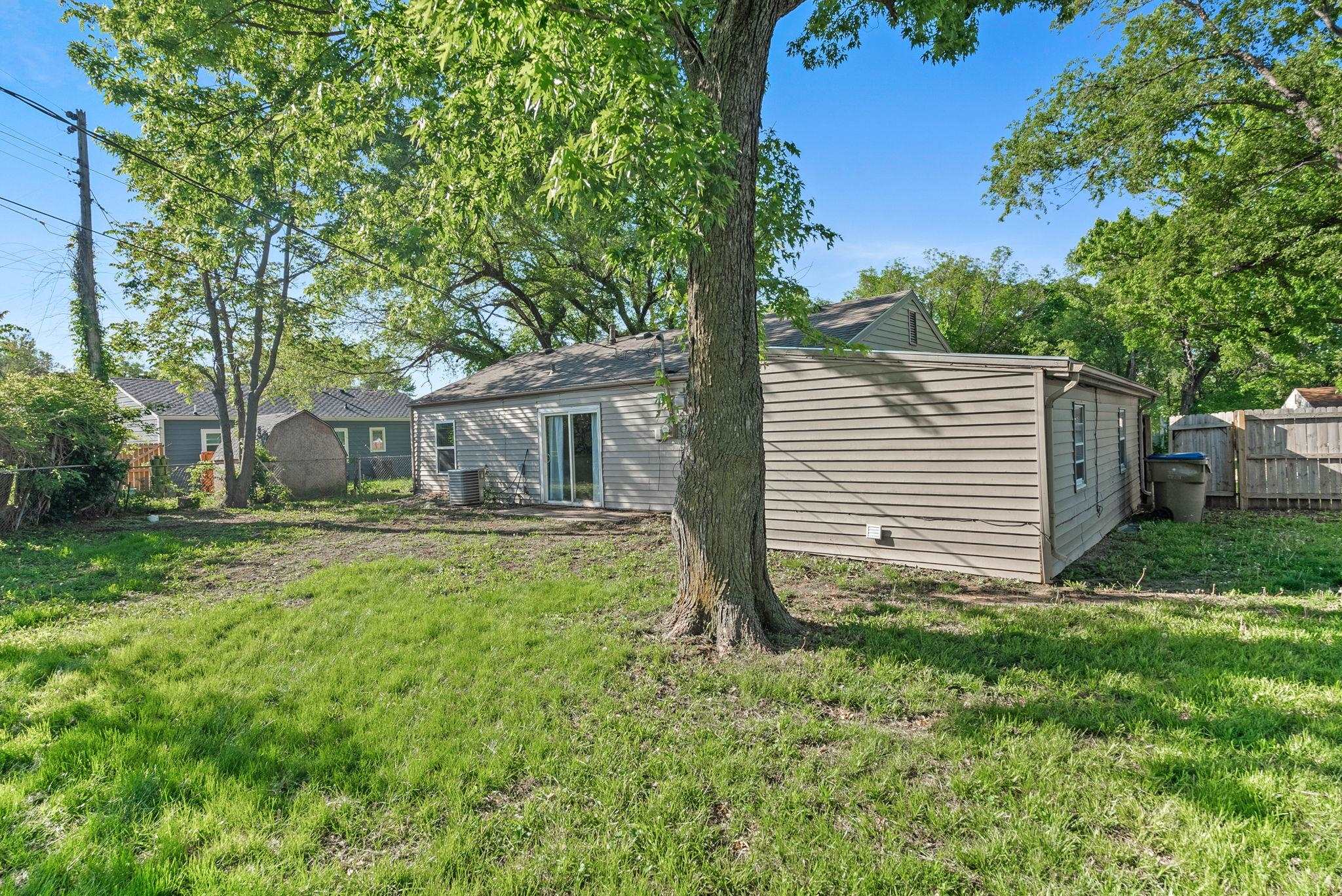 1526 E Evanston St, Park City, Kansas image 31