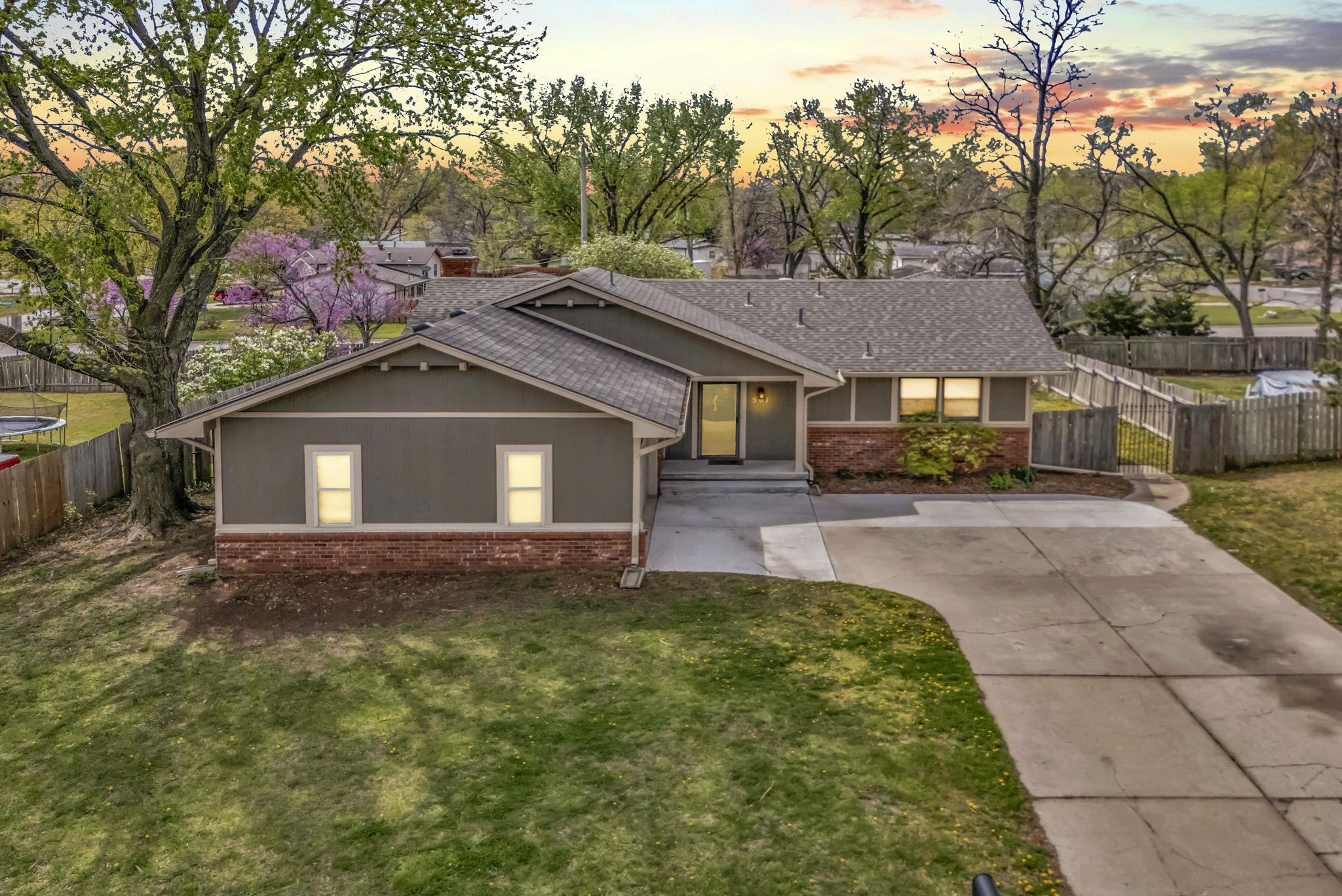501 E Derby Hills Dr, Derby, Kansas image 1