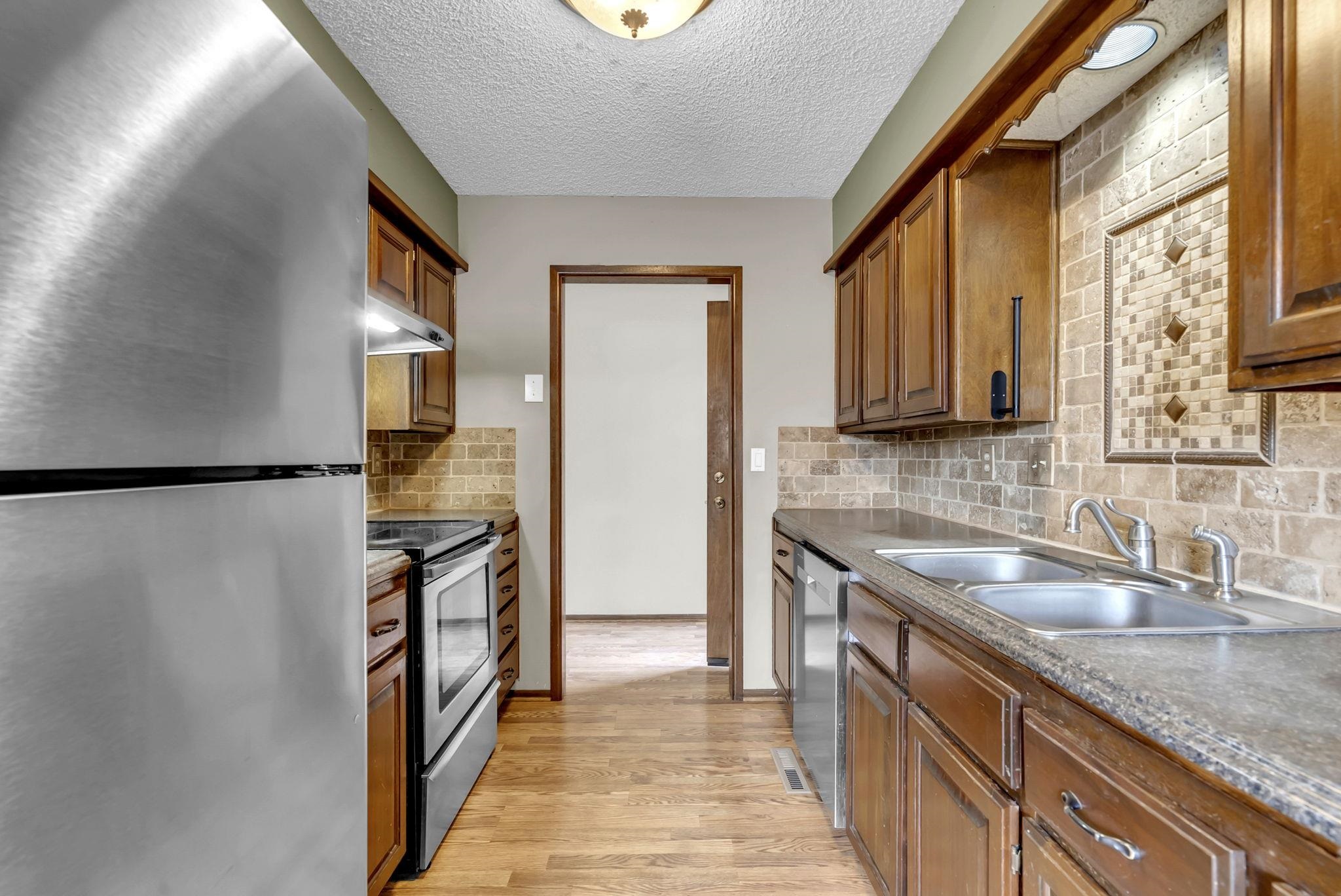 501 E Derby Hills Dr, Derby, Kansas image 14