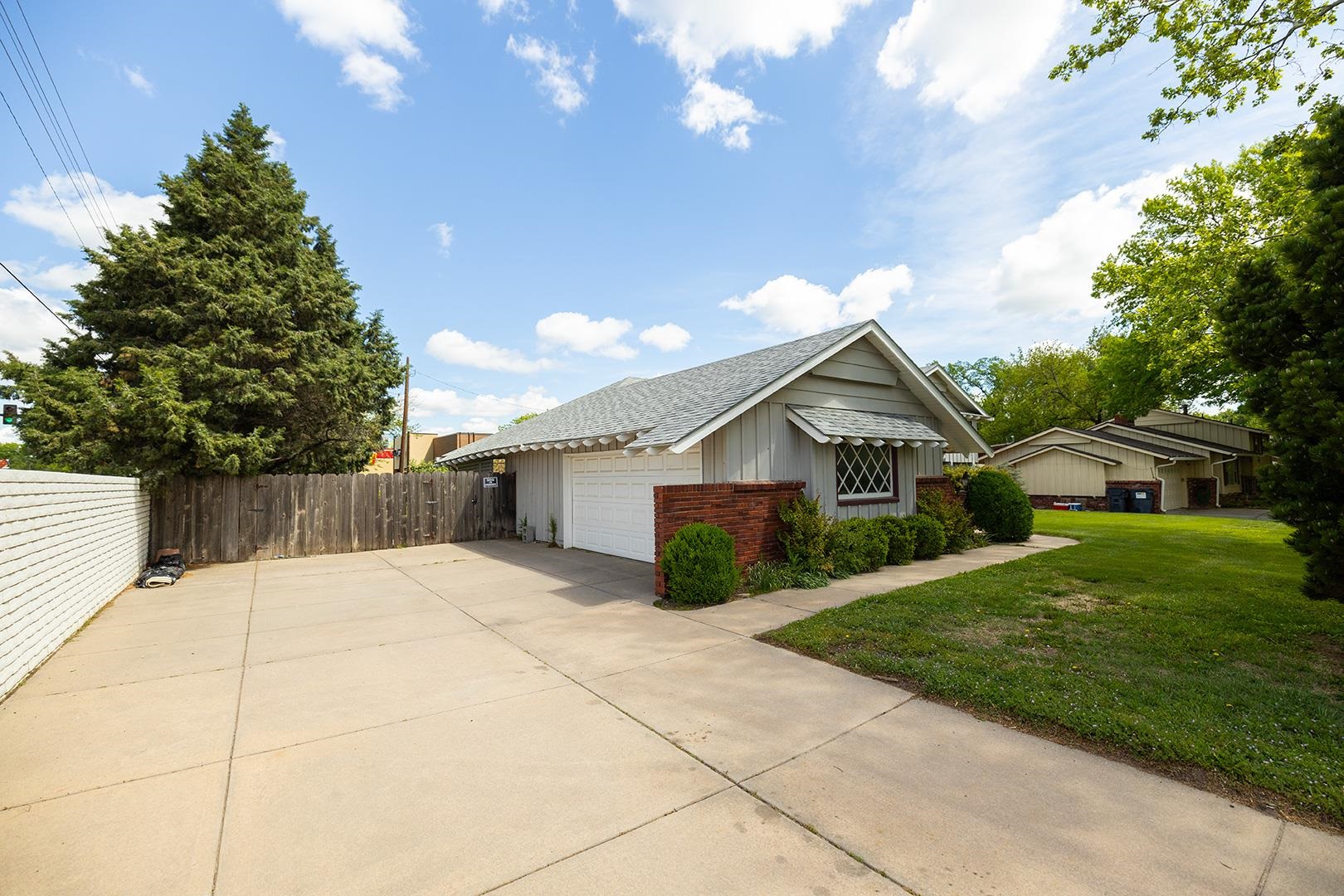 8002 E Lynwood Blvd, Wichita, Kansas image 3