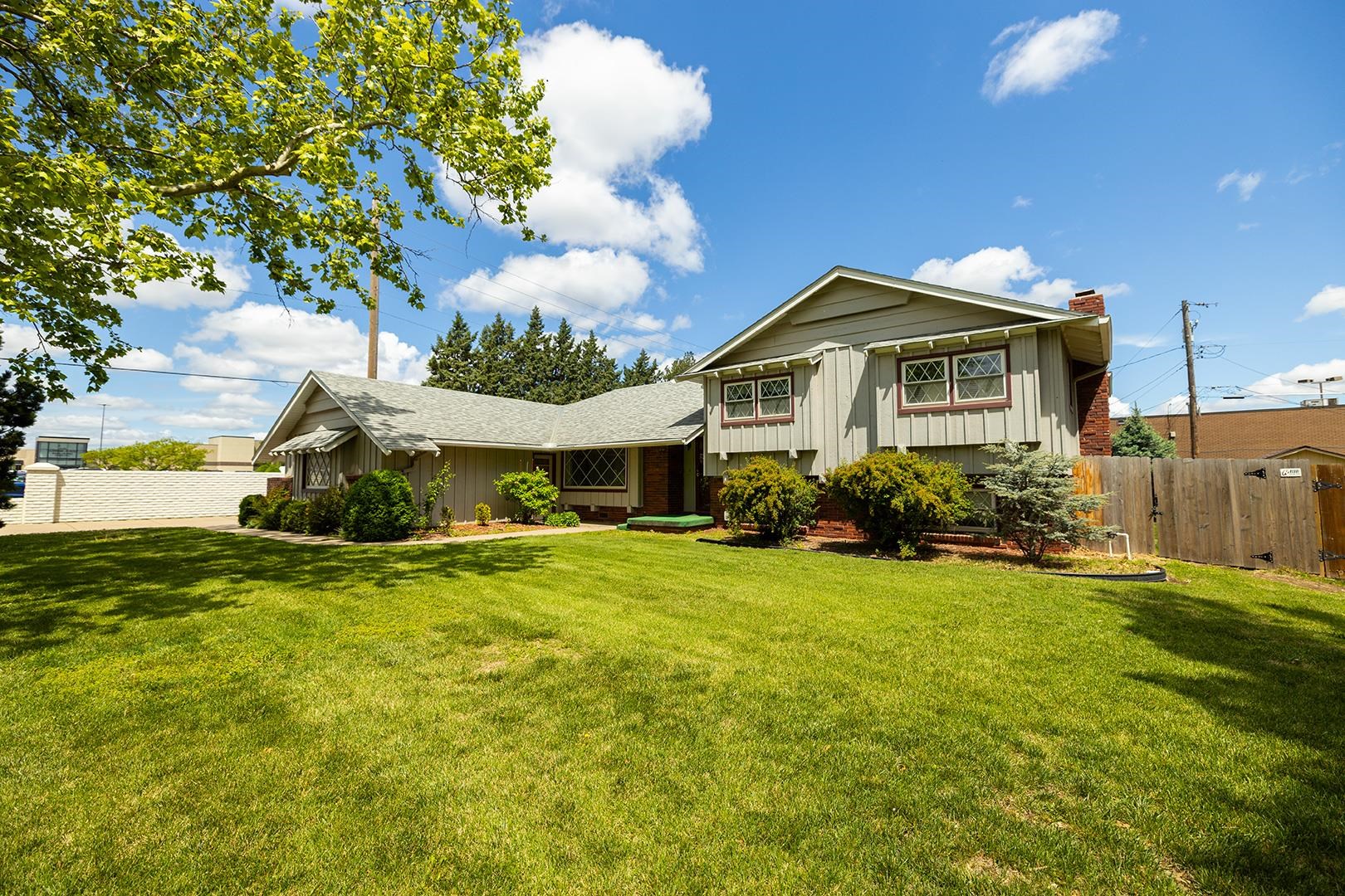8002 E Lynwood Blvd, Wichita, Kansas image 2