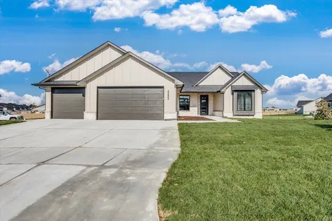 3233 N Pine Grove Cir, Wichita, KS 67205 - MLS#: 644165