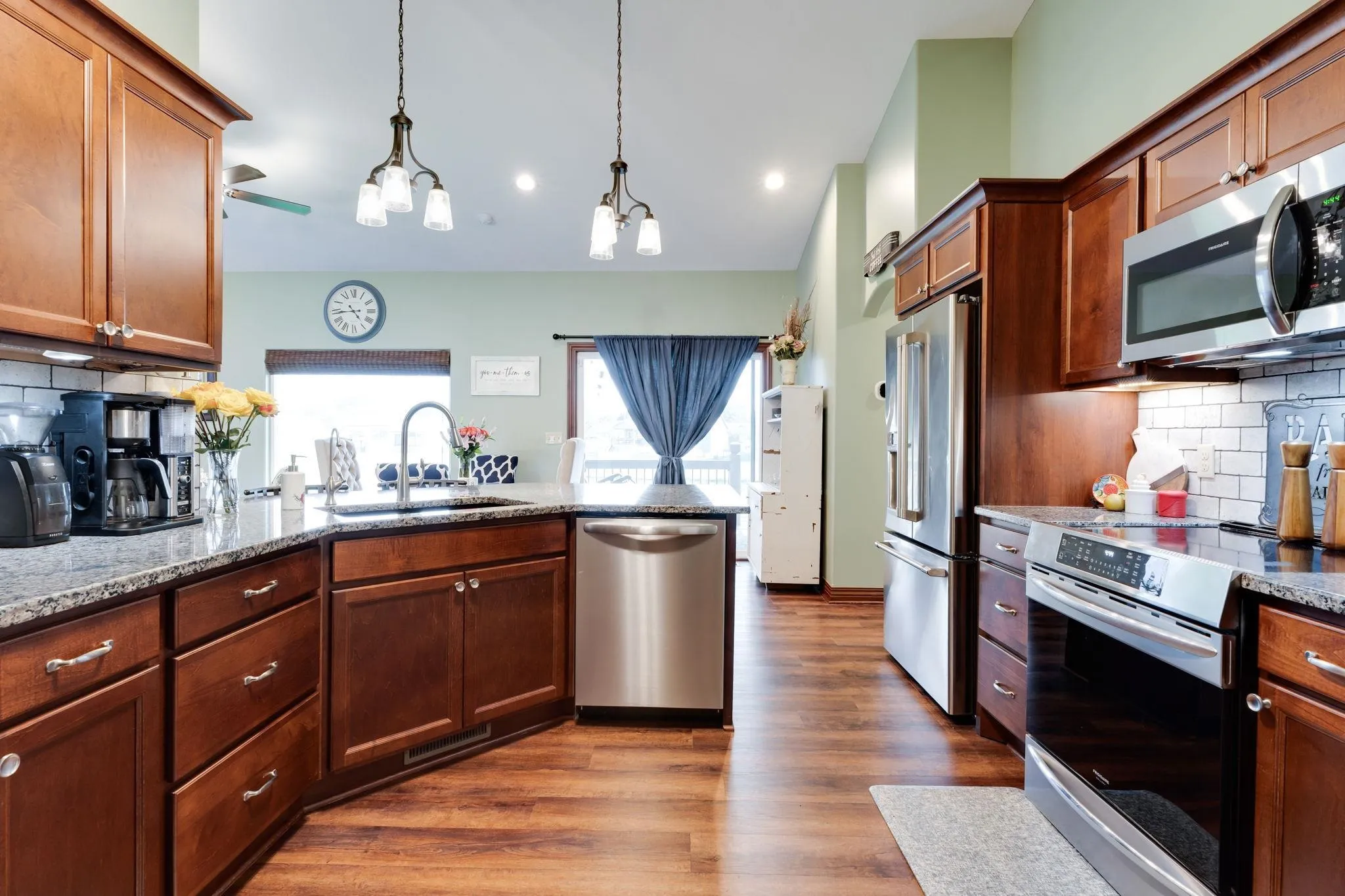 Haysville, Kansas 67060, United States, 4 Bedrooms Bedrooms, ,3 BathroomsBathrooms,Residential,Active,208092