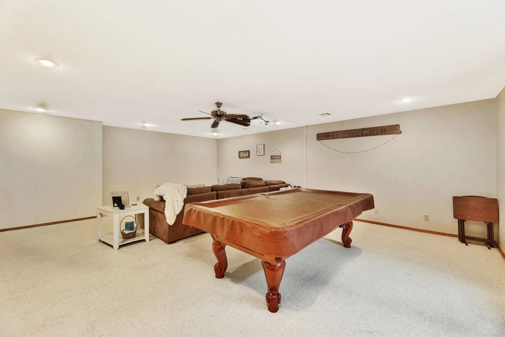 Wellington, Kansas 67152, United States, 5 Bedrooms Bedrooms, ,3 BathroomsBathrooms,Residential,Pending,32360