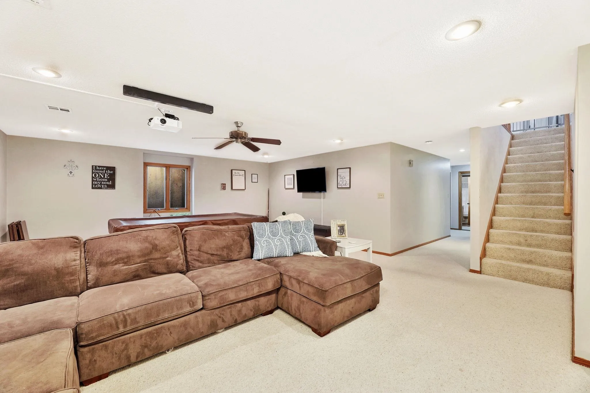 Wellington, Kansas 67152, United States, 5 Bedrooms Bedrooms, ,3 BathroomsBathrooms,Residential,Pending,32360