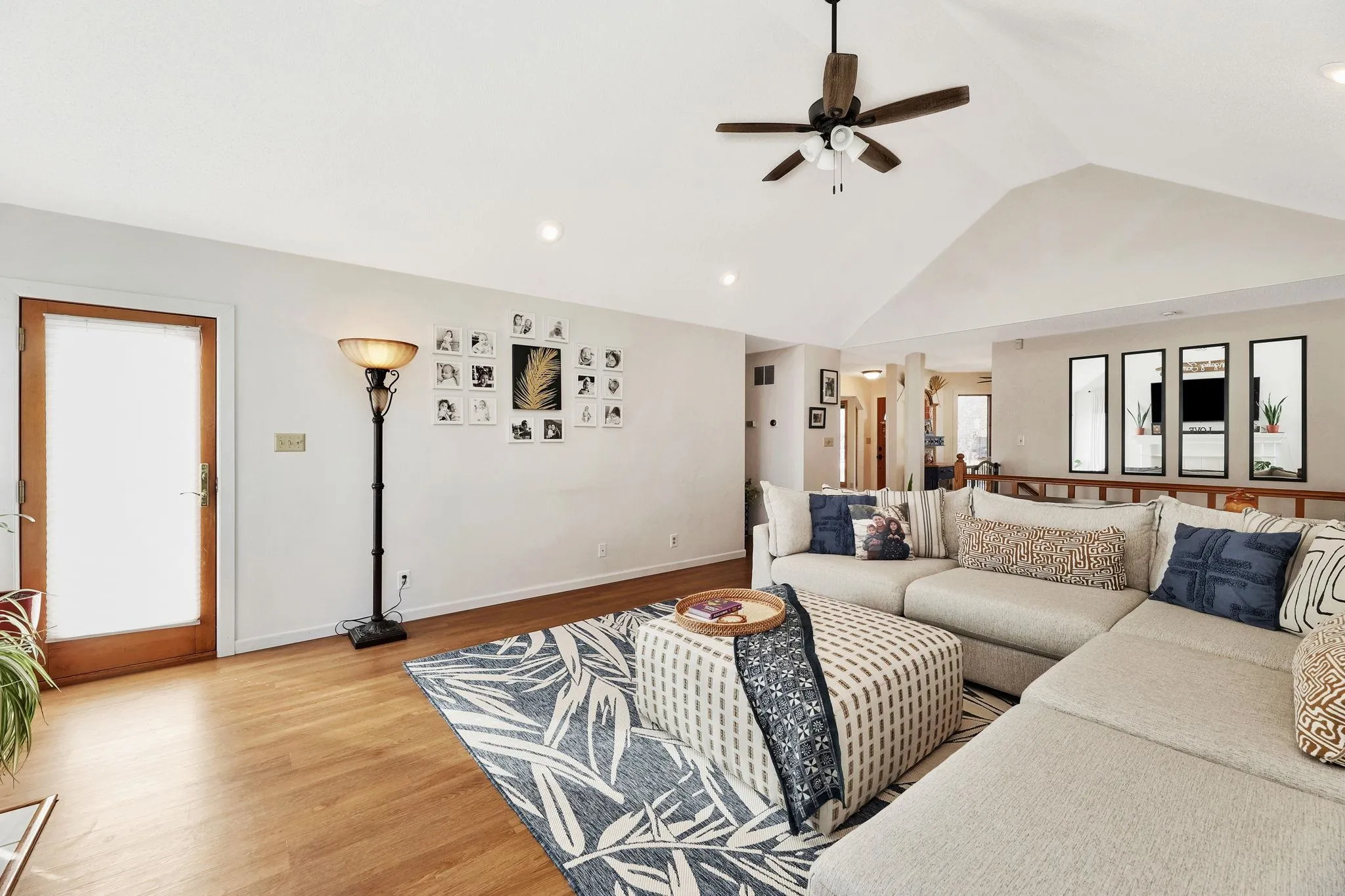 Wellington, Kansas 67152, United States, 5 Bedrooms Bedrooms, ,3 BathroomsBathrooms,Residential,Pending,32360