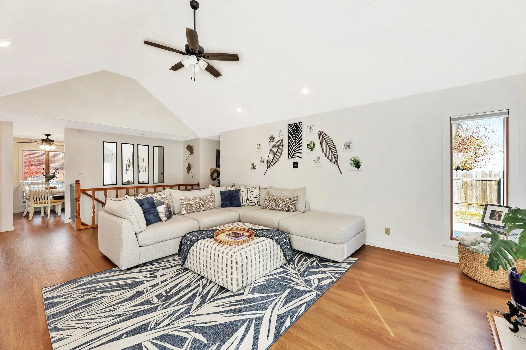 Wellington, Kansas 67152, United States, 5 Bedrooms Bedrooms, ,3 BathroomsBathrooms,Residential,Pending,32360